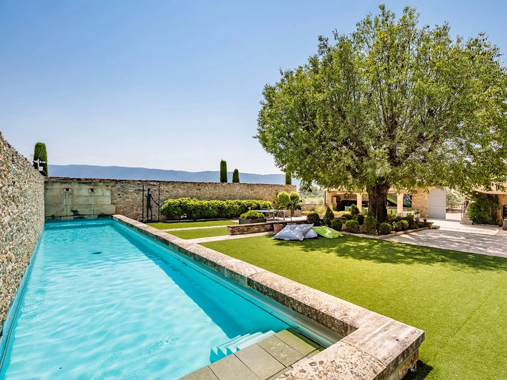 Lage Villa mit Blick auf den Luberon I Provence