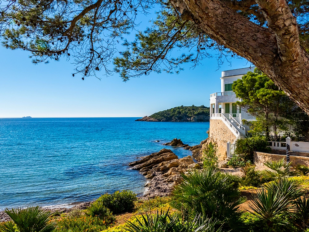 Vivre au bord de l'eau : Le charme des propriétés avec vue sur la mer