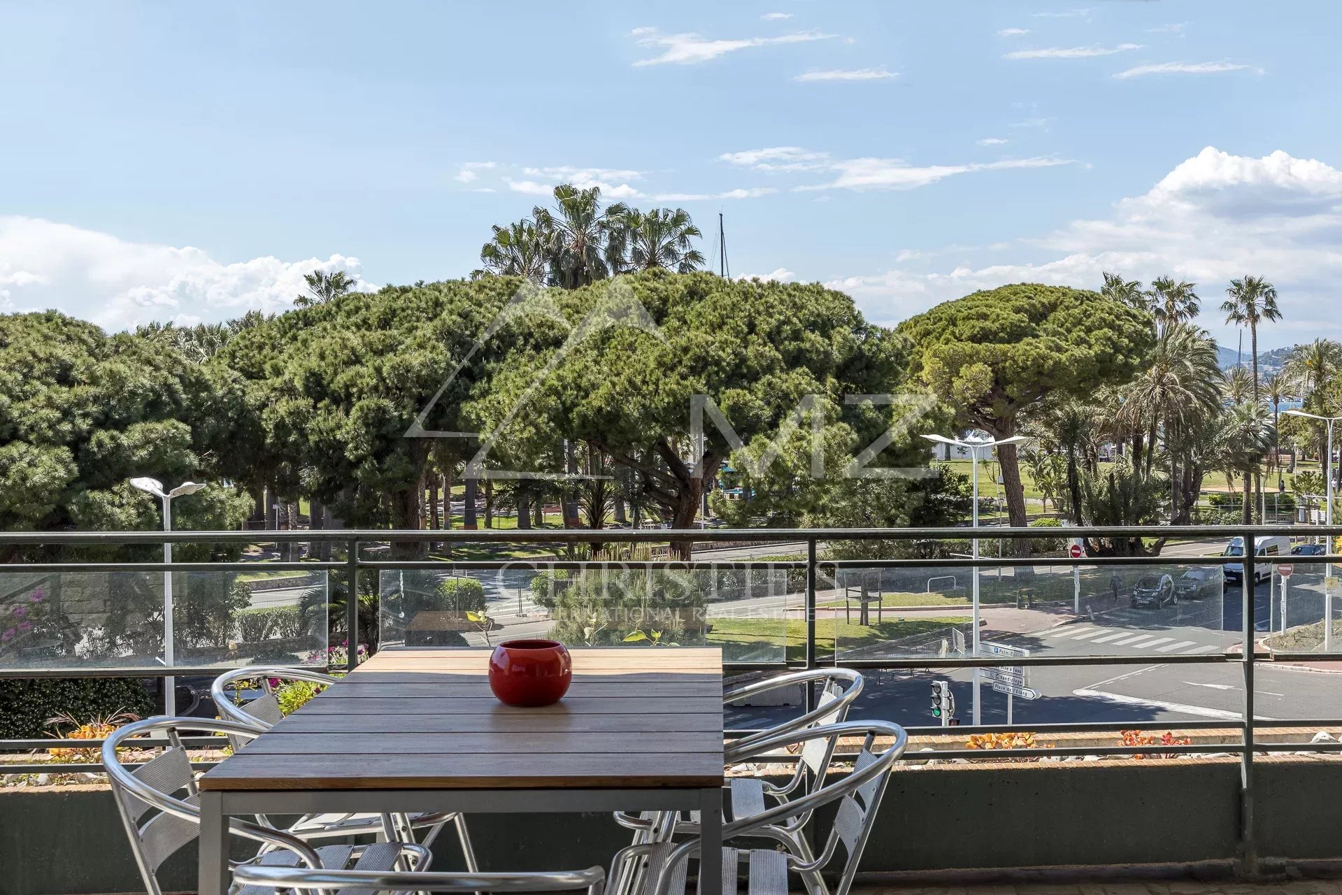 Cannes Croisette - Palm Beach - Renovierte 2-Zimmer-Wohnung mit Meerblick