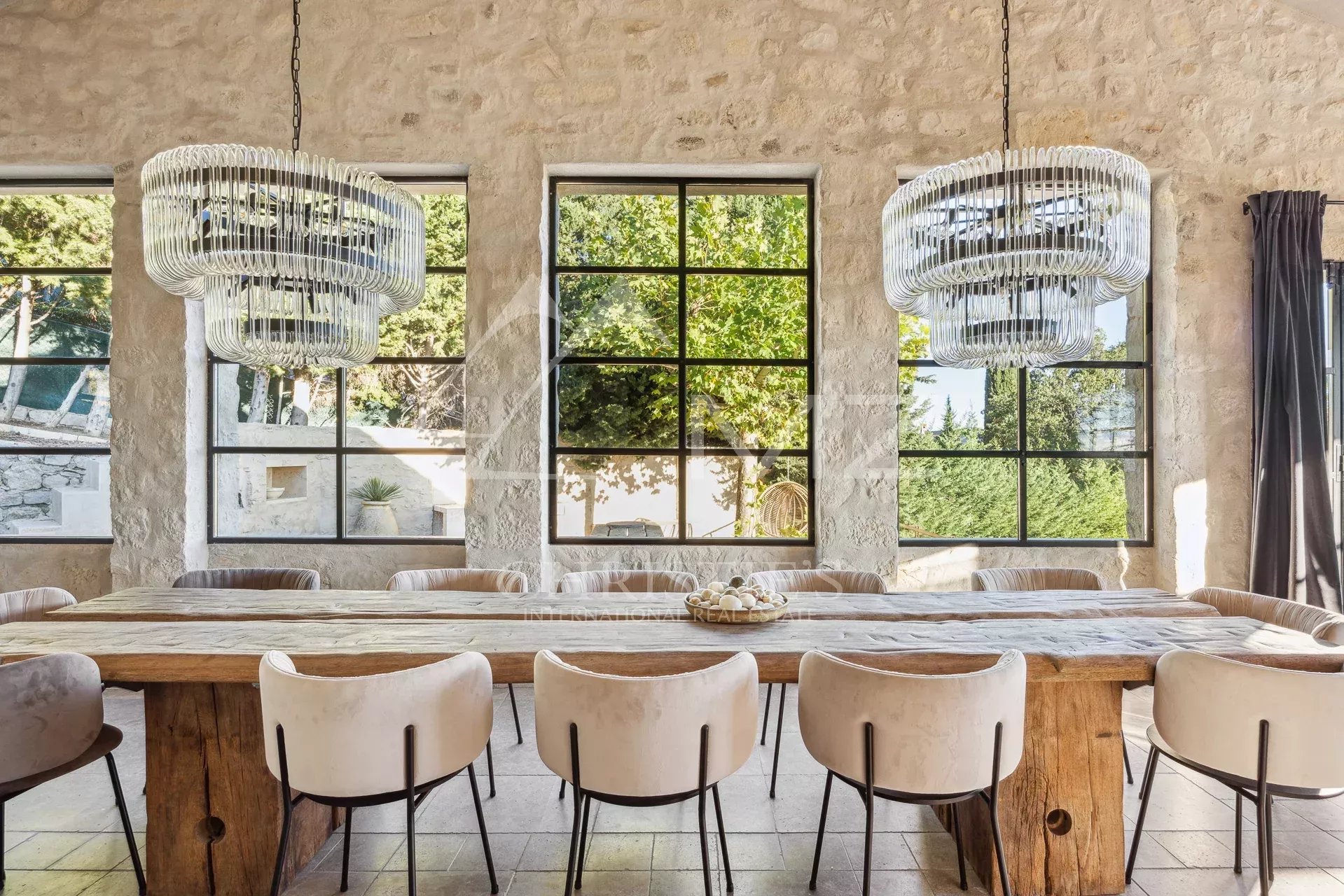 Bastide combines the charm of the old with modernity