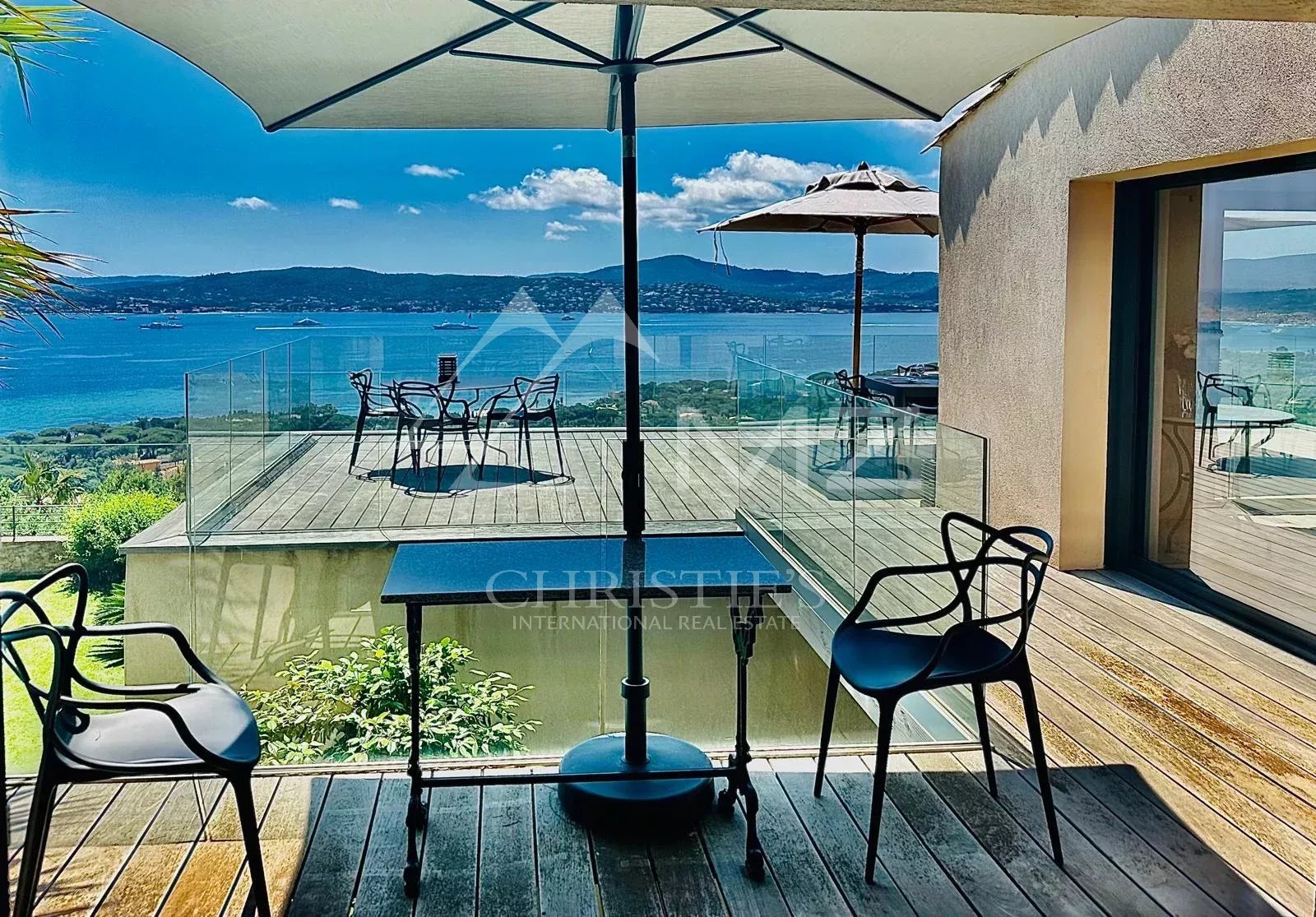 Villa de caractère avec vue mer époustouflante sur le Golfe de Saint-Tropez