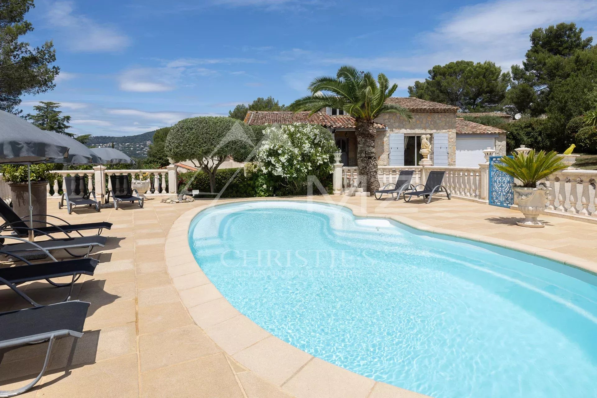 Villa plein soleil avec appartement annexe et piscine