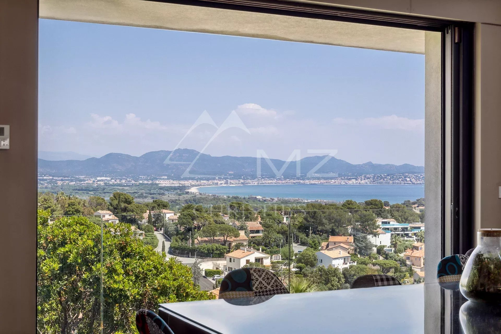 Villa with sea view between Cannes and Saint-Tropez