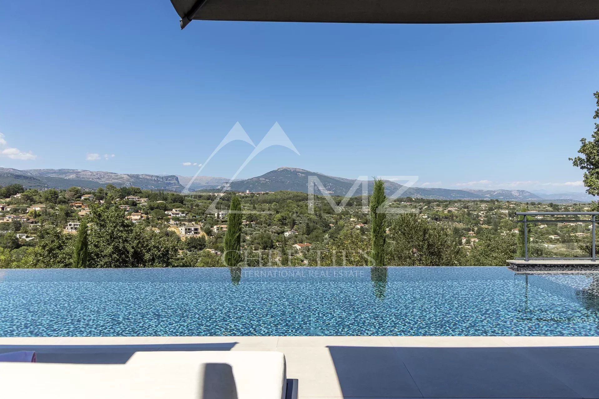 Brand new contemporary villa - close to Valbonne village - 6 bedrooms