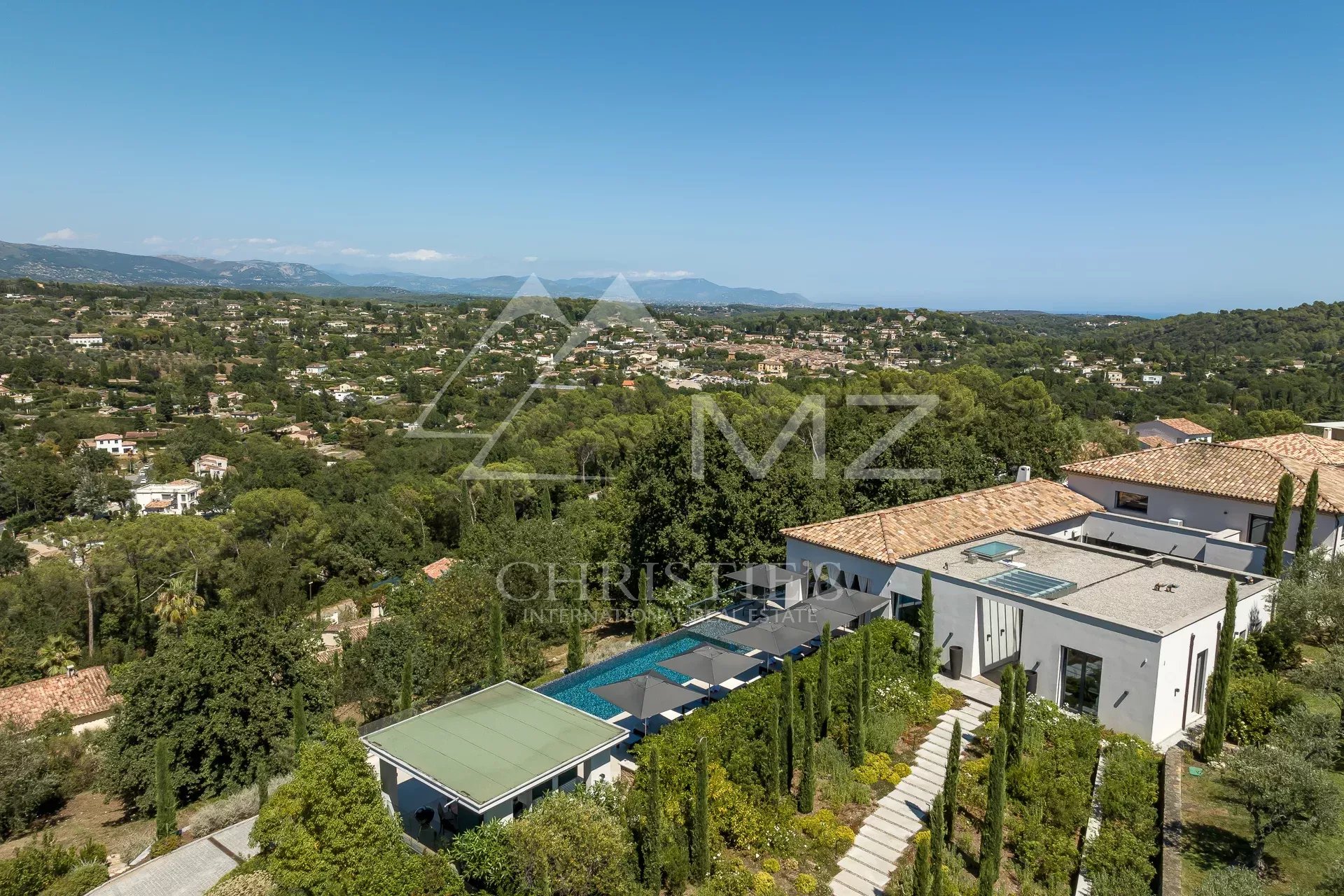 Brand new contemporary villa - close to Valbonne village - 6 bedrooms