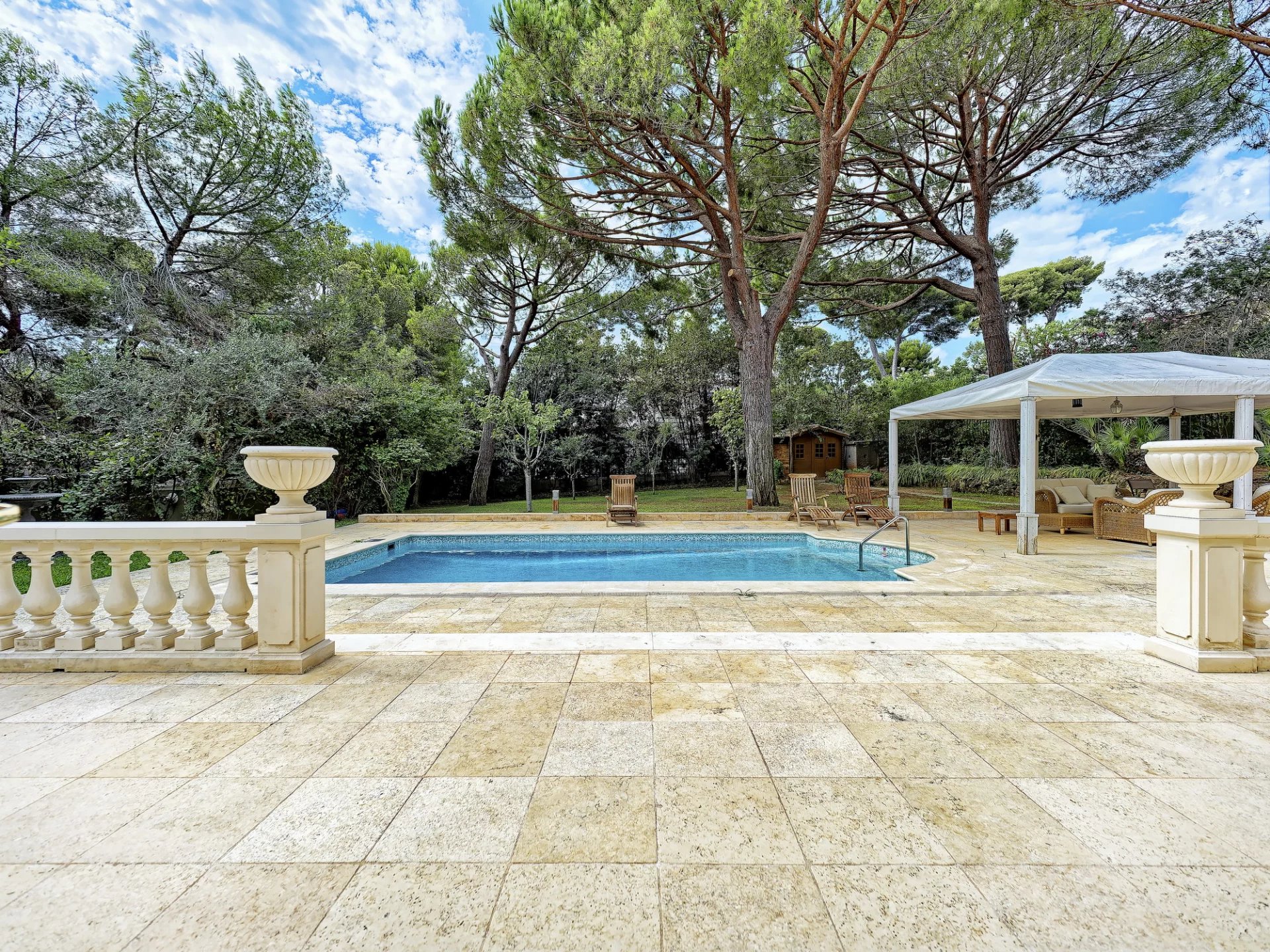 Cap d'Antibes - Villa avec aperçu mer, à pieds de la Garoupe