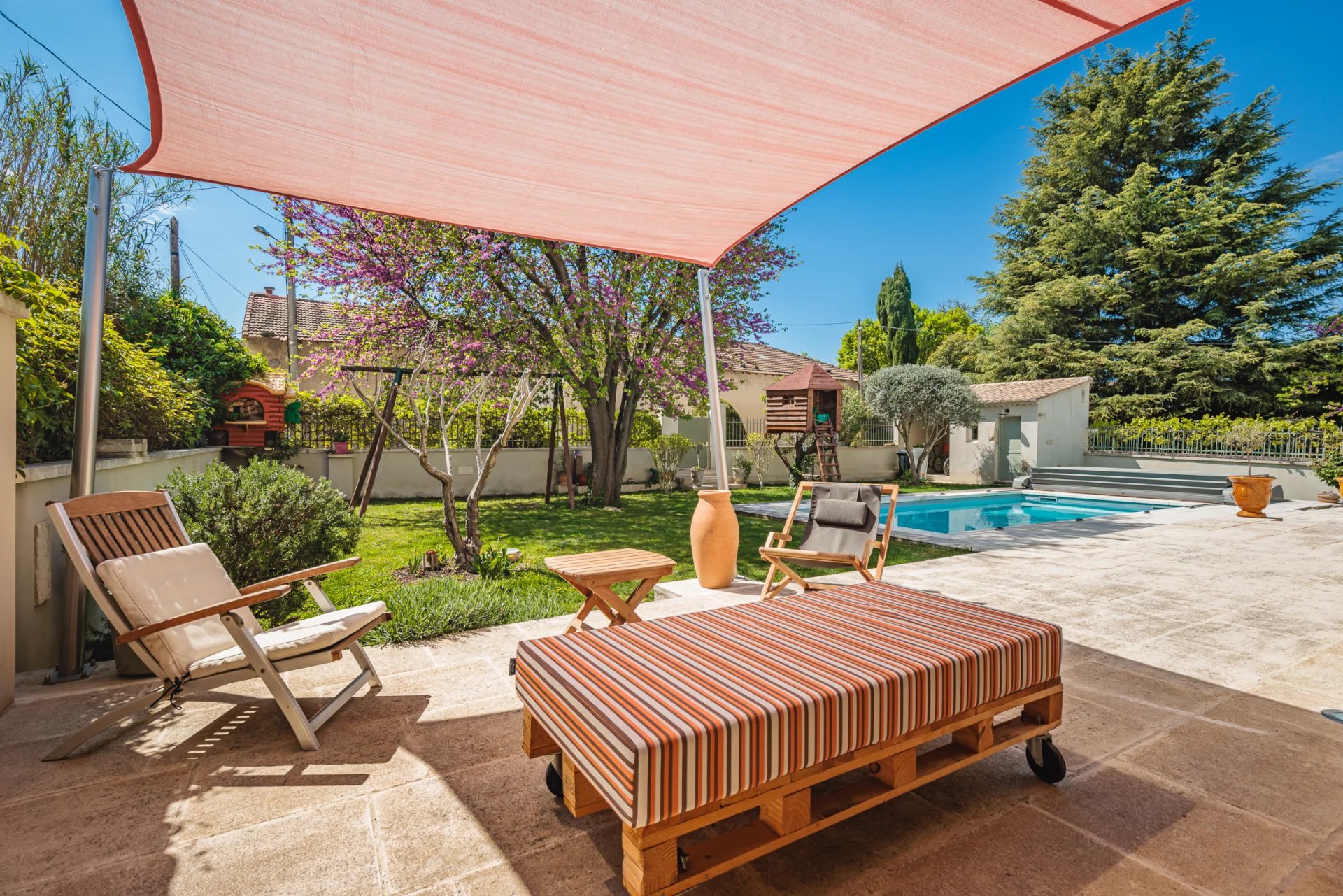 Maison de ville avec piscine et jardin