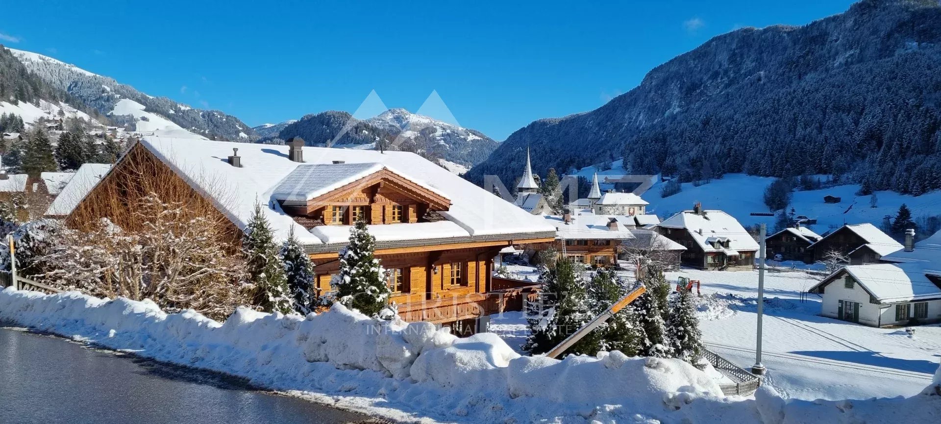 Dachgeschosswohnung mit spektakulärem Bergblick