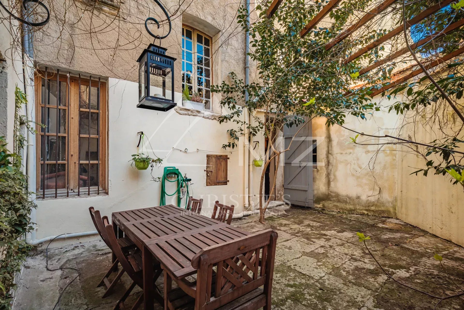 Luberon – Stadthaus im römischen Stil