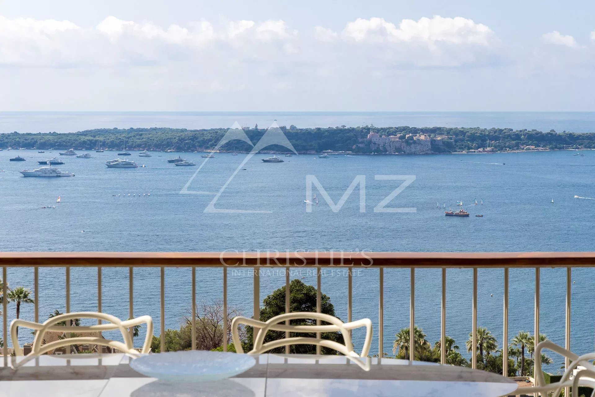 EXCLUSIVITE: Superbe appartement contemporain à la vue mer