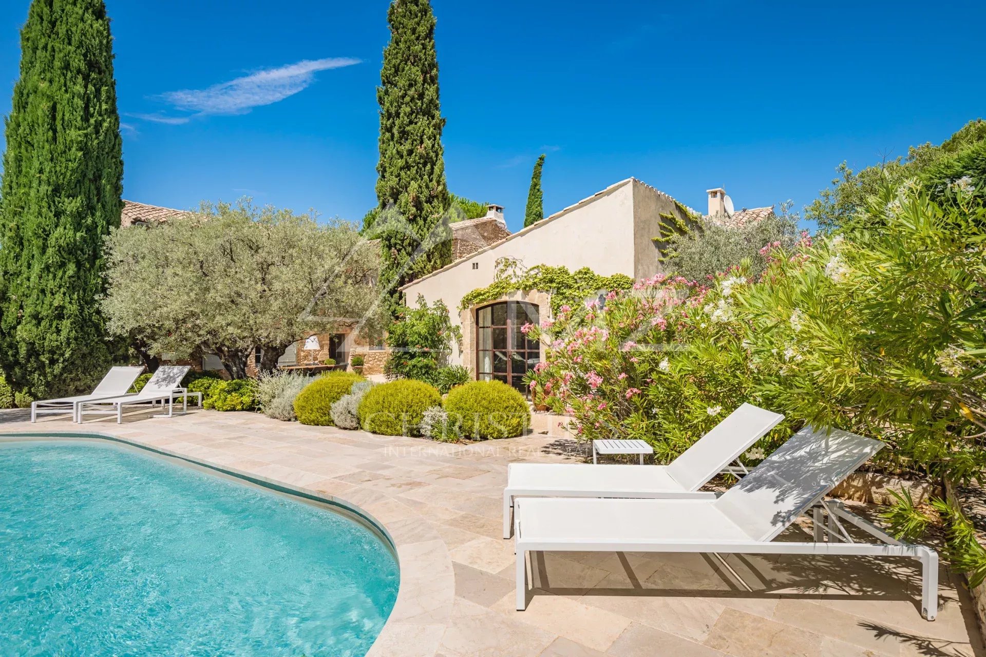 Luberon - Charming stone built house with pool