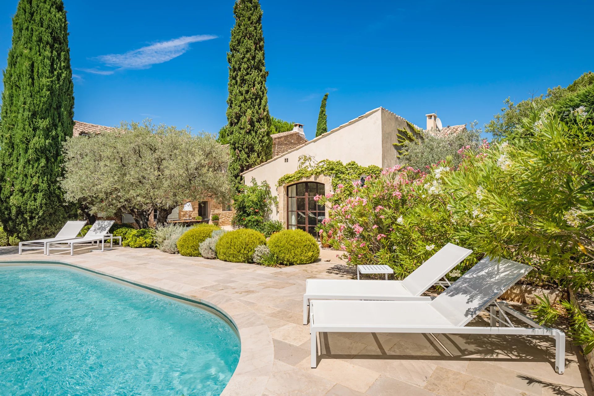 Luberon - Maison en pierre de charme avec piscine