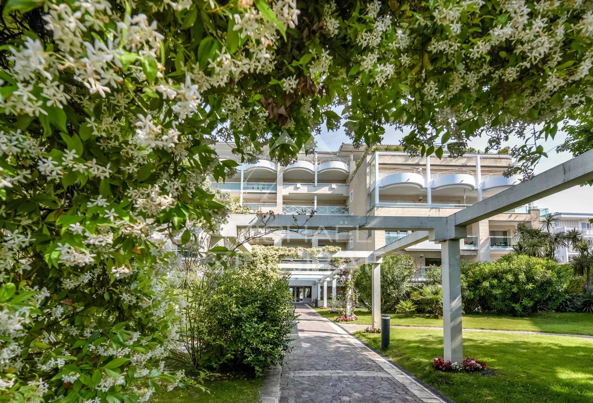 Résidence Privilège - Appartement de standing avec vue sur le bassin