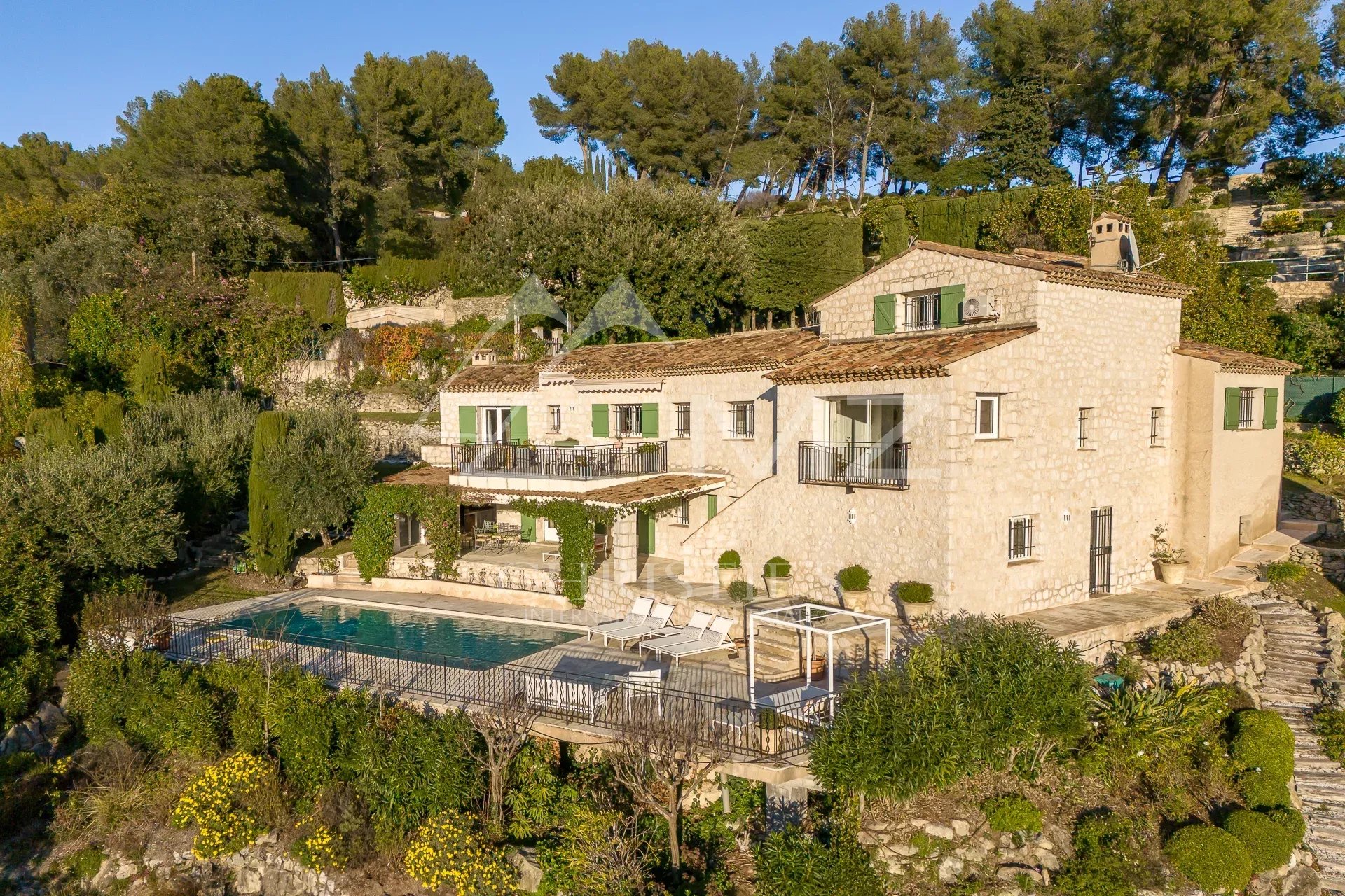 Proche Saint-Paul-de-Vence - Superbe propriété provençale