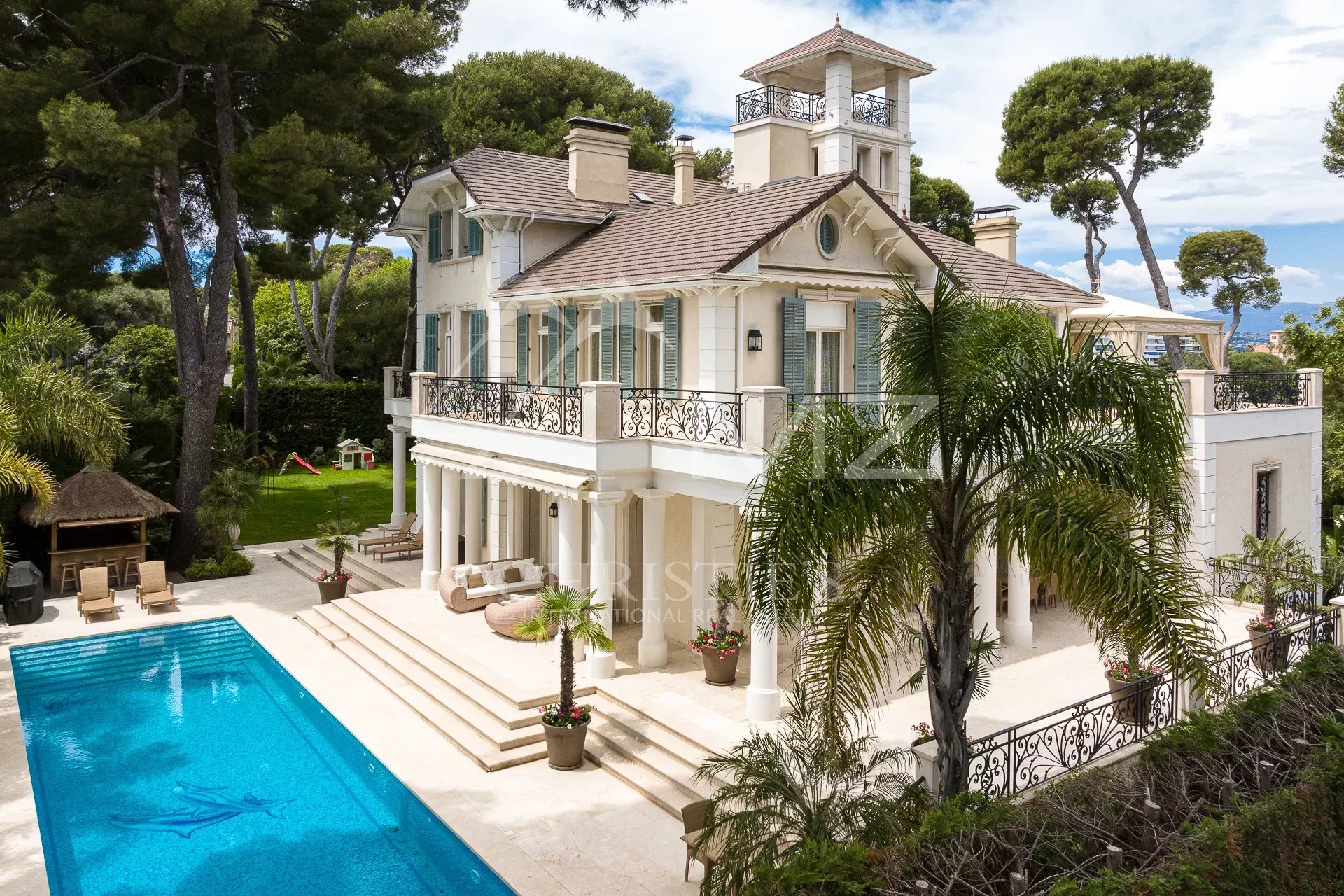 Cap d'Antibes - Magnifique Propriété avec Deux Maisons dans domaine privé