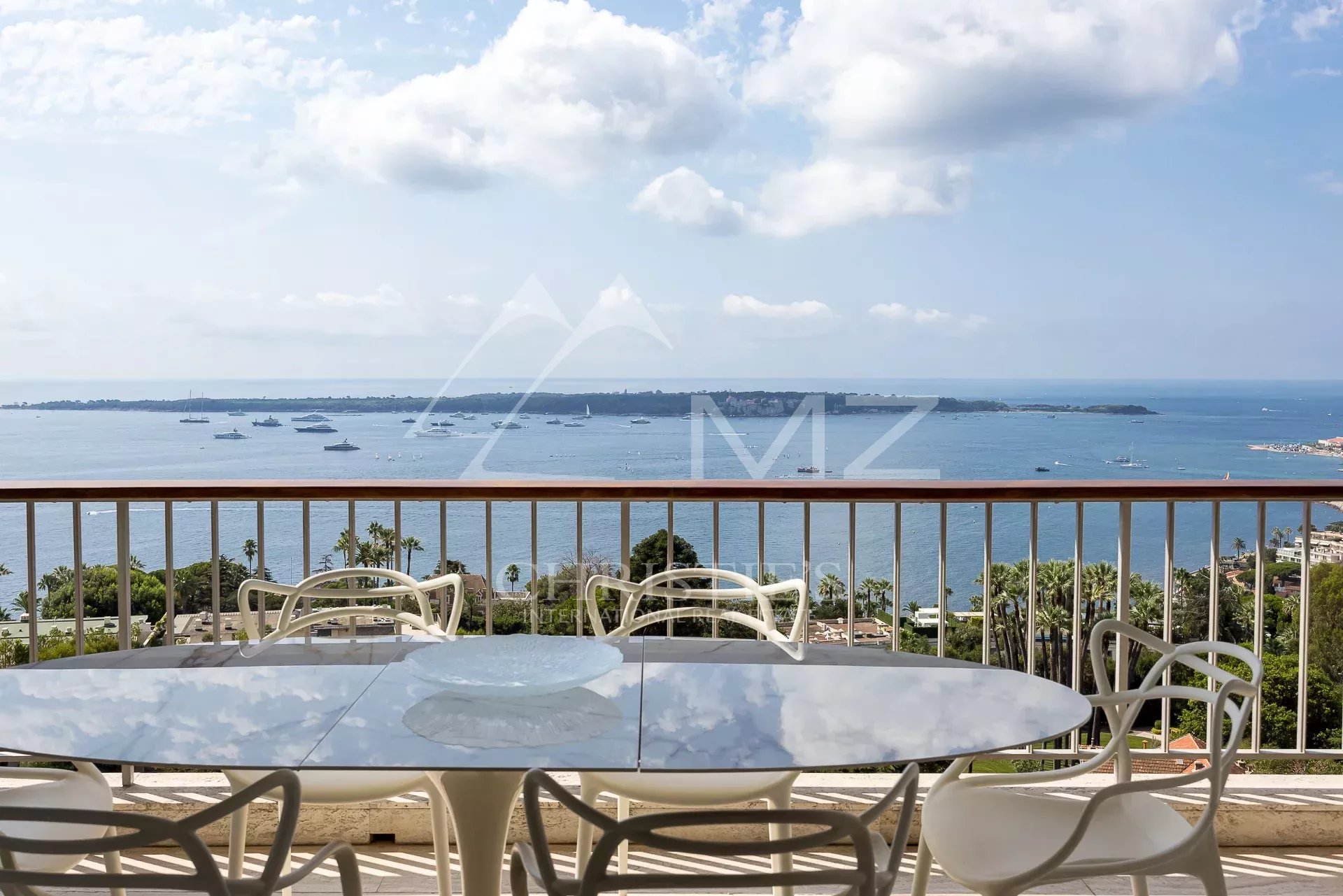 EXCLUSIVITE: Superbe appartement contemporain à la vue mer