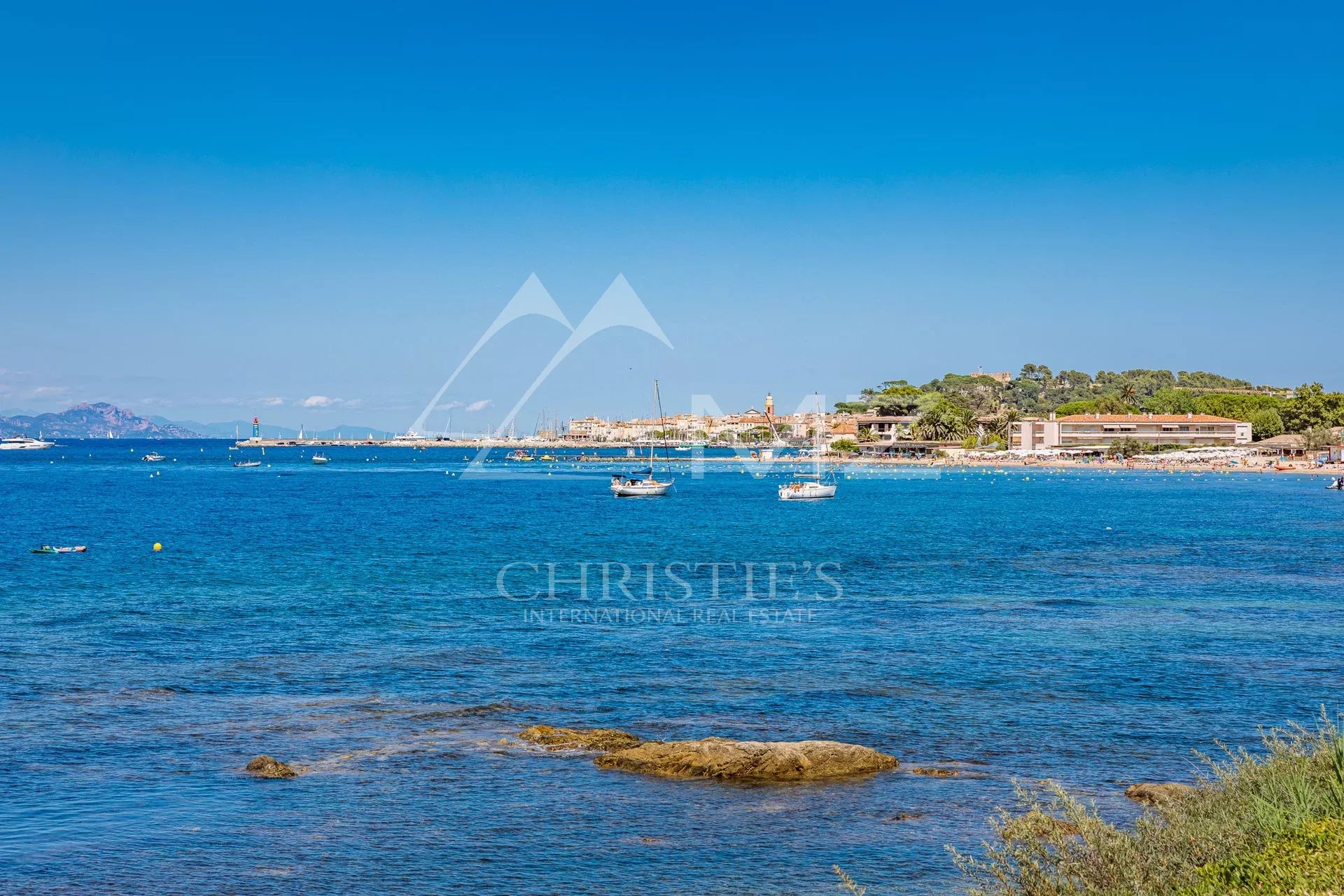 Proche Saint-Tropez - Propriété pieds dans l'eau