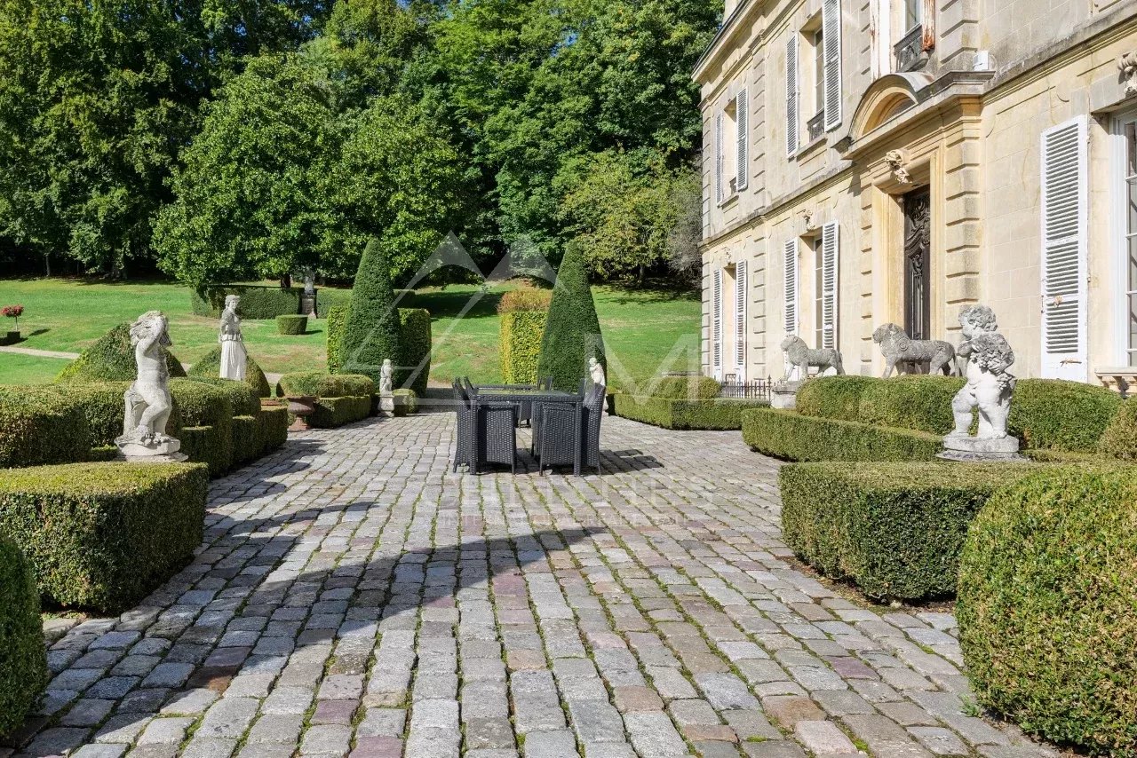 Château XVIIIème à proximité de la mer