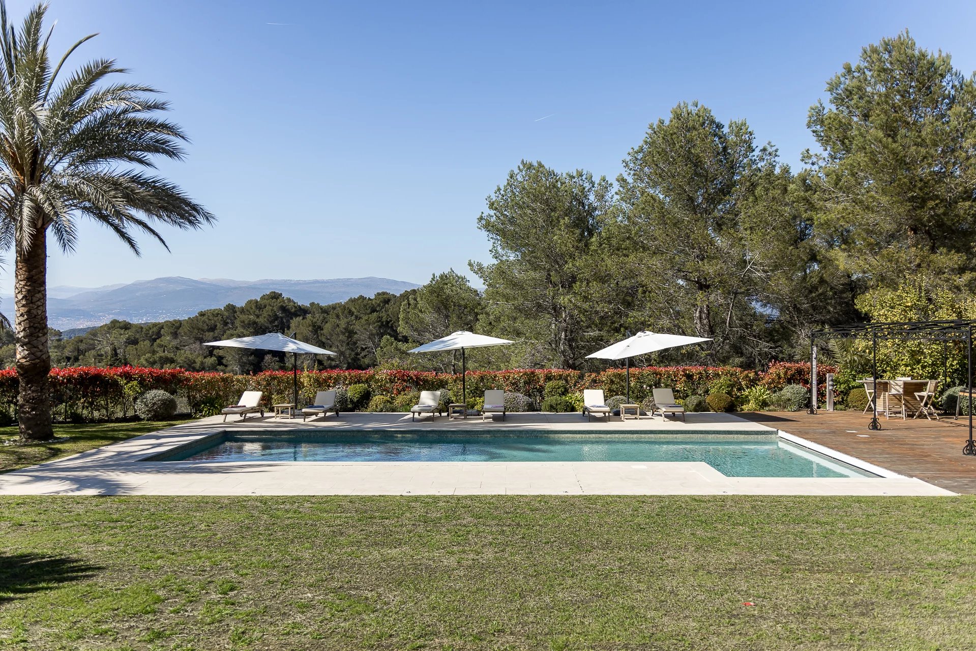 MOUGINS - MAGNIFICENT PROPERTY IN A CLOSED DOMAIN