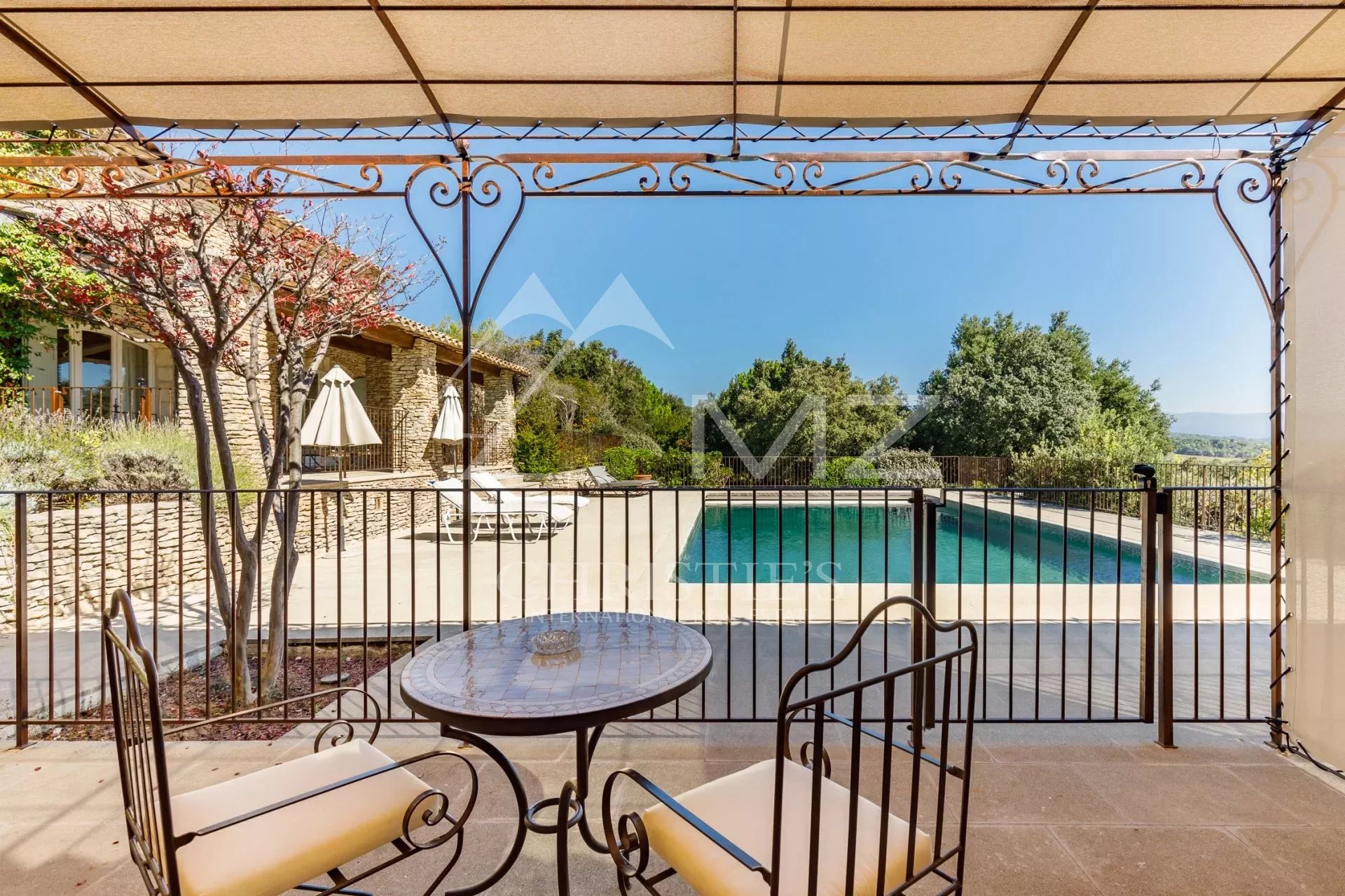 Proche Gordes - Luxueuse villa avec vue dégagée