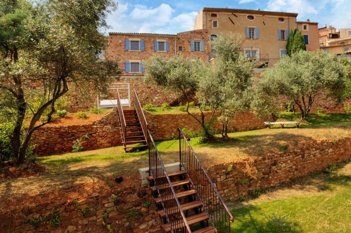 Roussillon - Superbe propriété avec vue dégagée