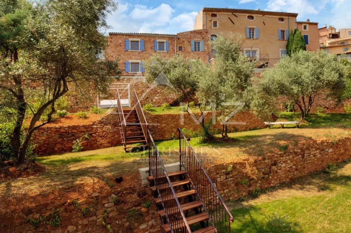 Roussillon - High-end home with open view