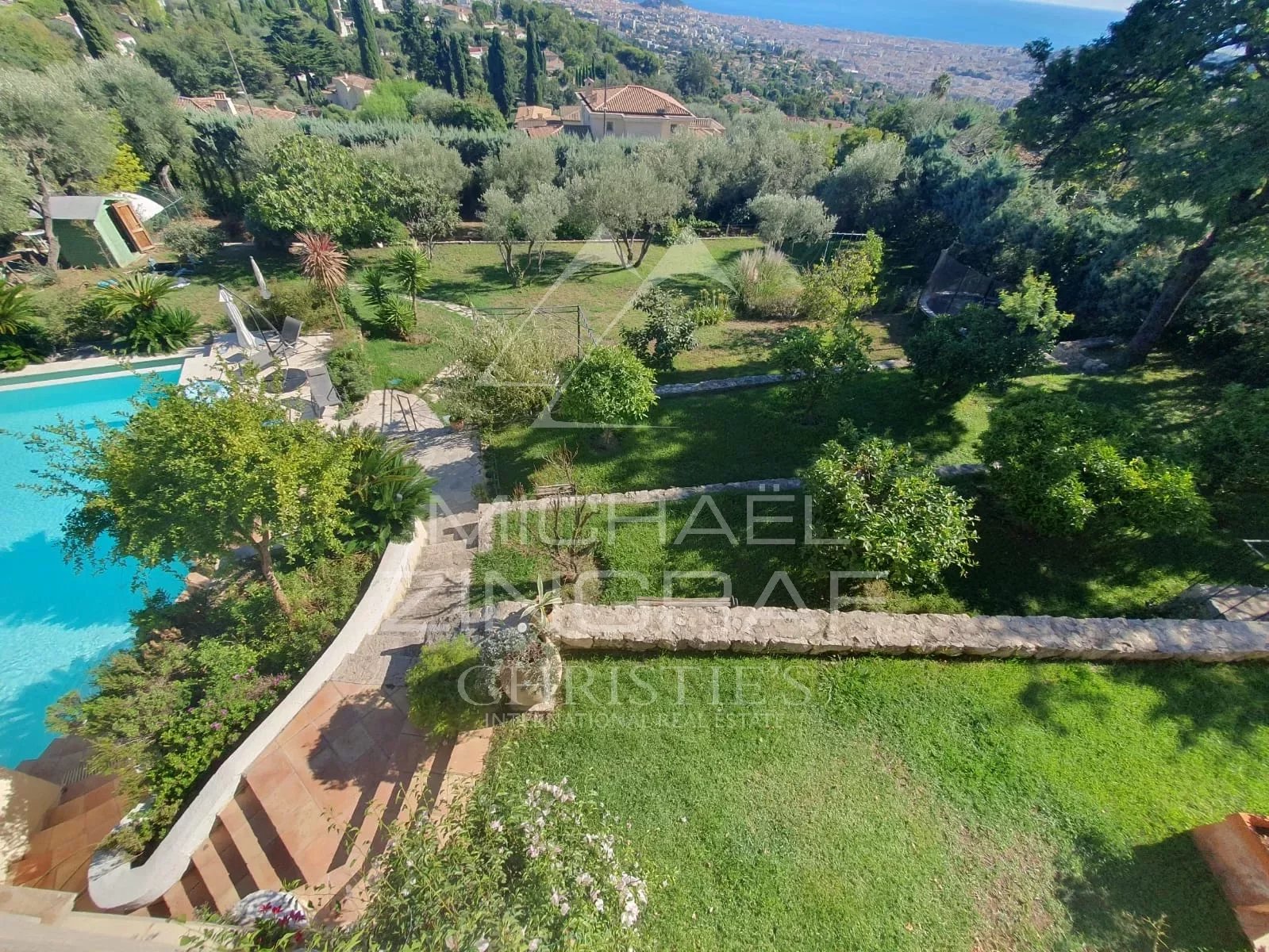 Peaceful Haven in Gairaut - Stunning Sea Views and Luxurious Renovation