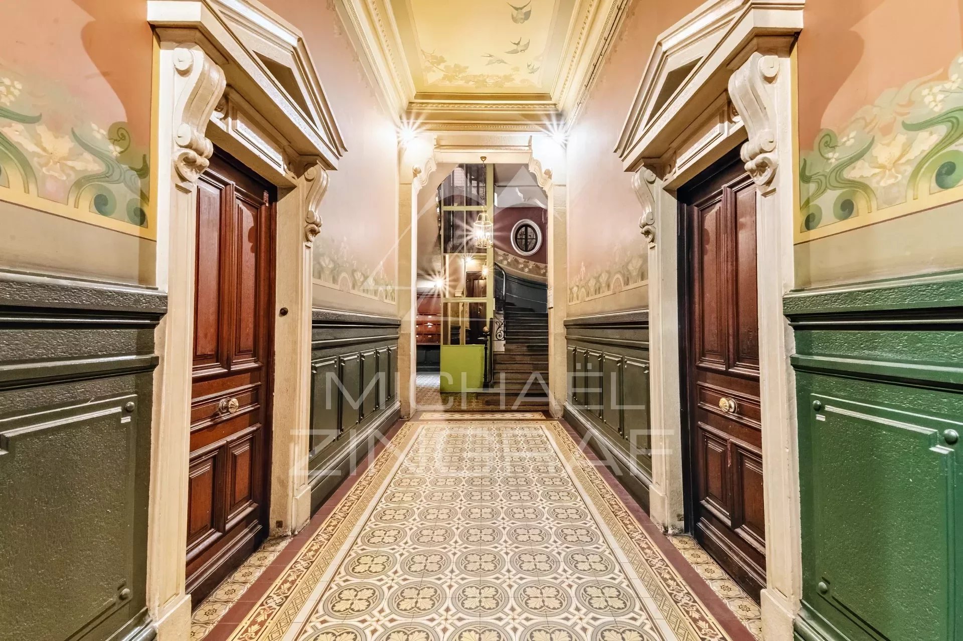 Superbe appartement d'angle dans immeuble Haussmannien