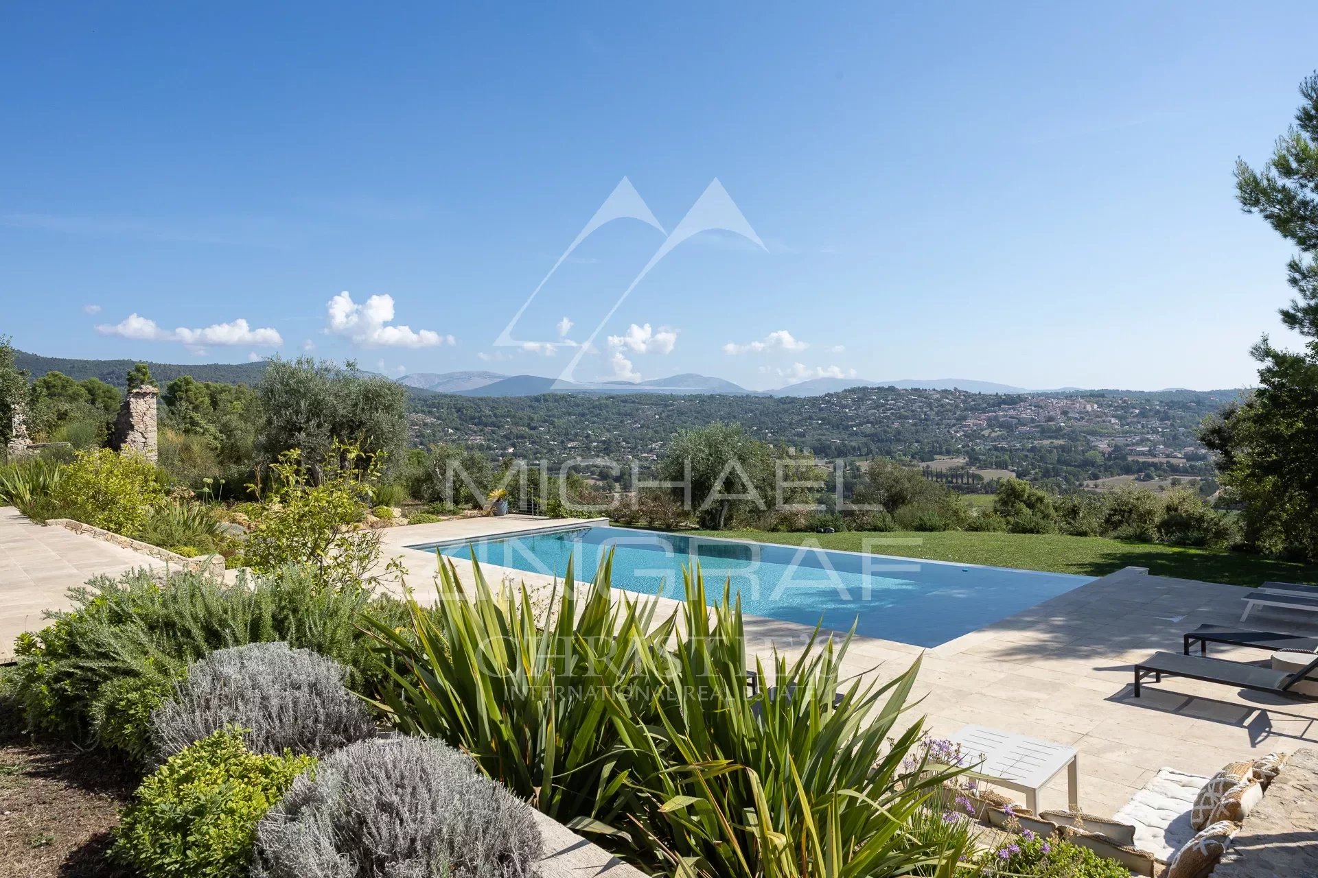 Fayence - Contemporary villa with panoramic view - Sleeps 12