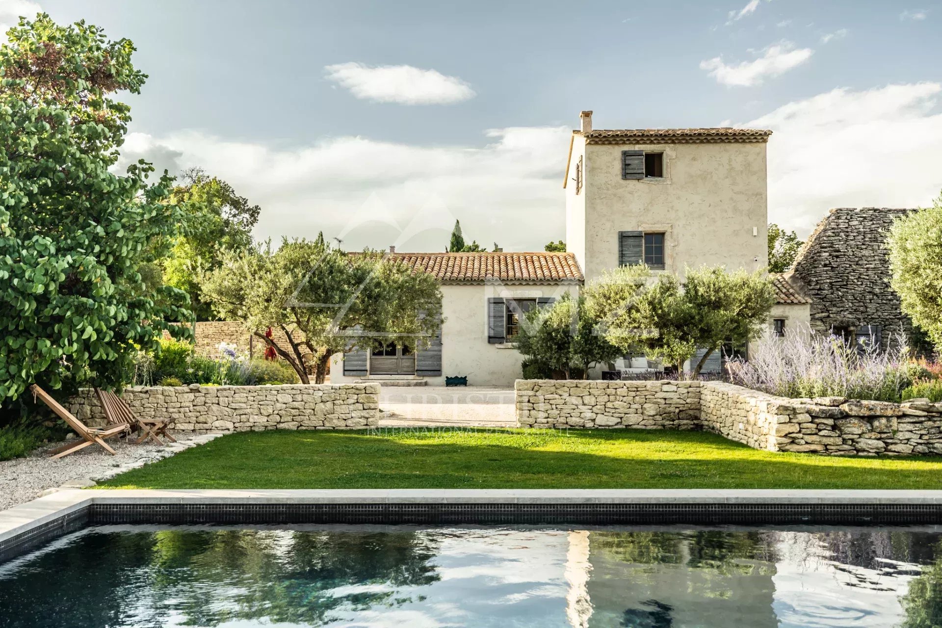 Mas provençal avec vue exceptionnelle sur le village de Gordes