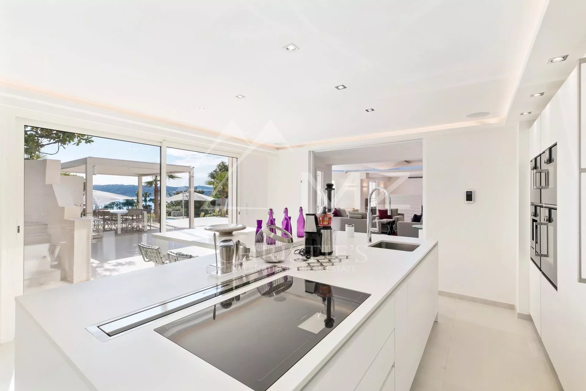 Cap d'Antibes - Modern sea view villa