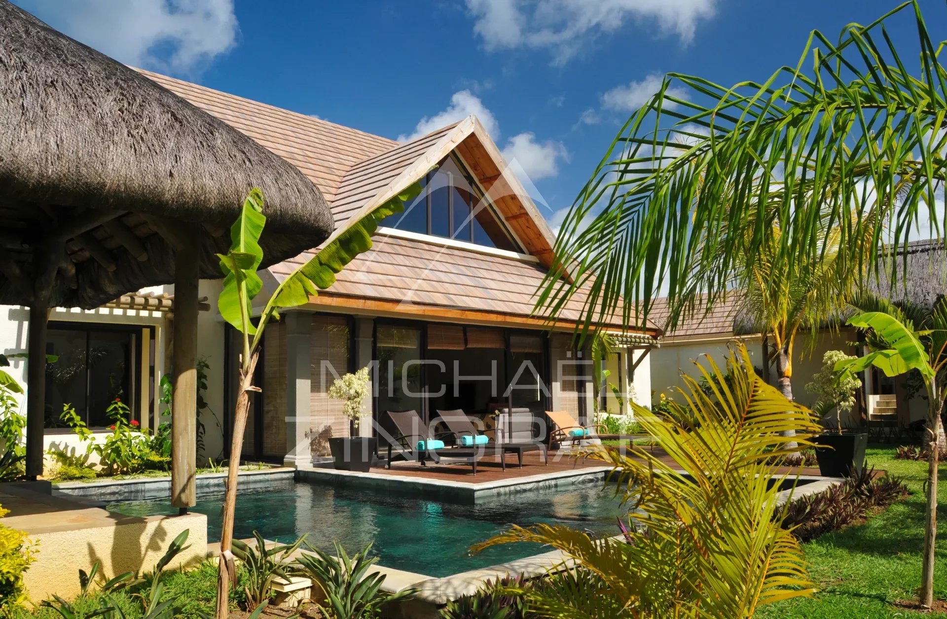 Balinese 4 -bedroom villa in Pereybere