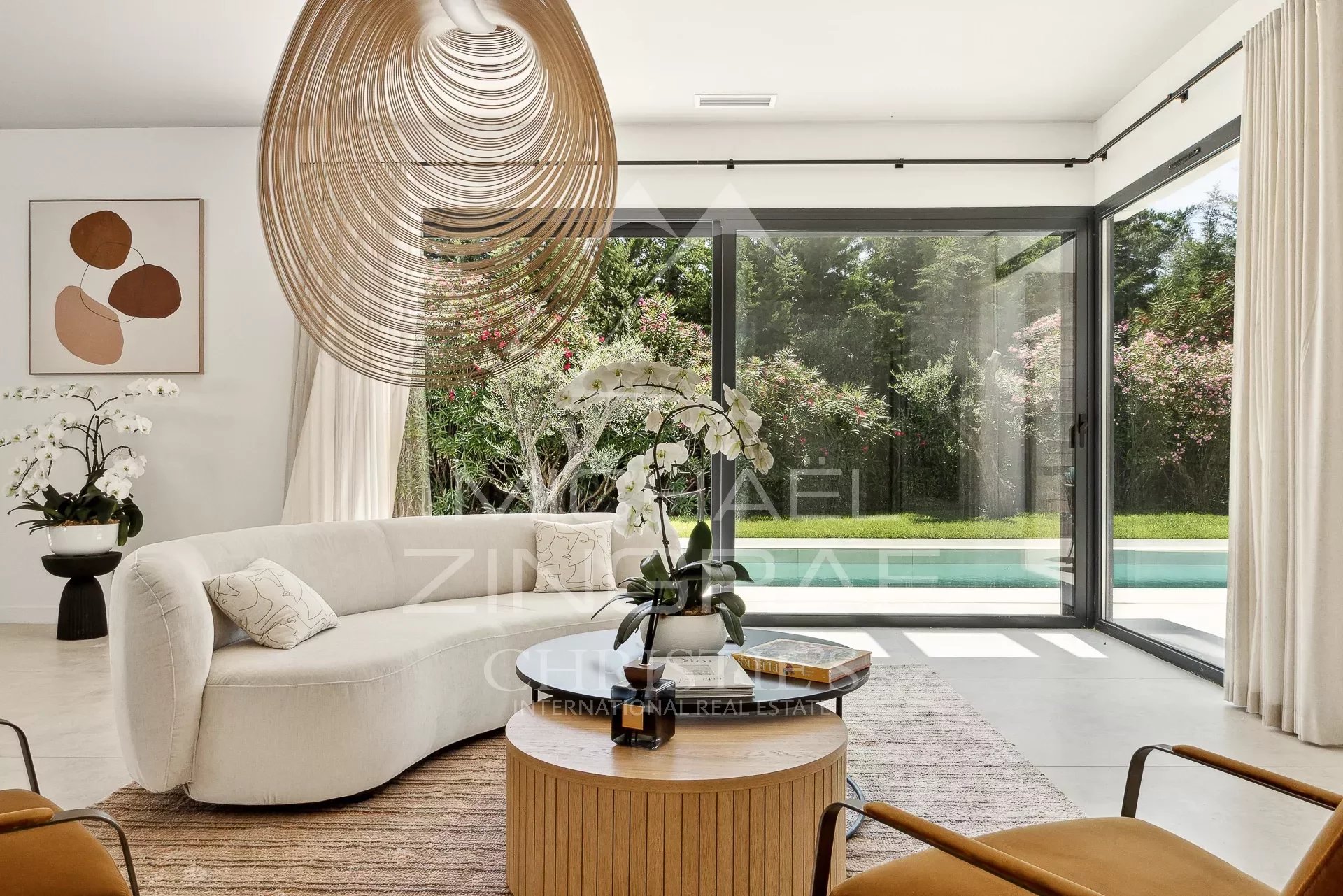 New contemporary villa in Mougins