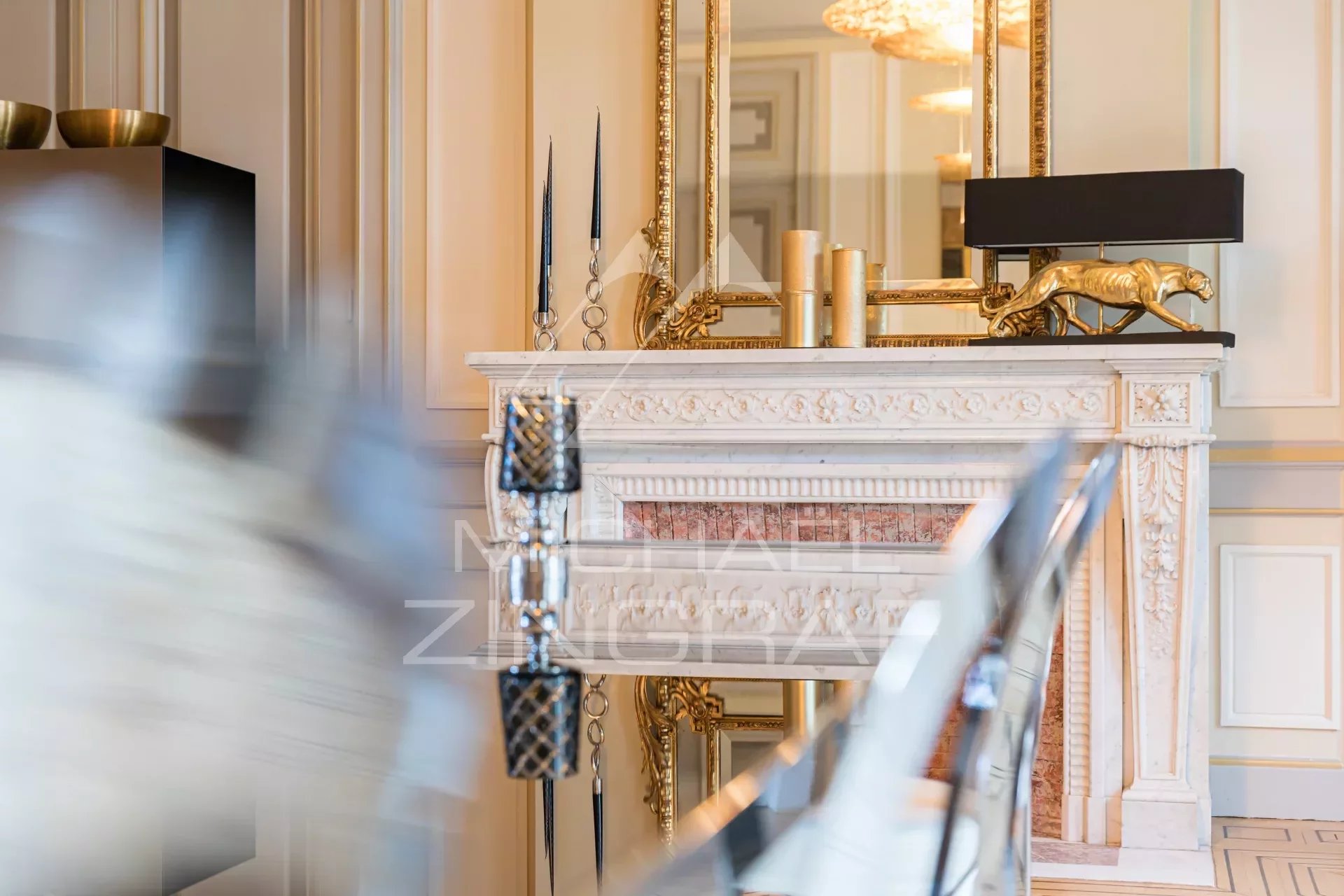 Appartement familial au dernier étage d'un des plus beaux hôtels particuliers du boulevard des Belges