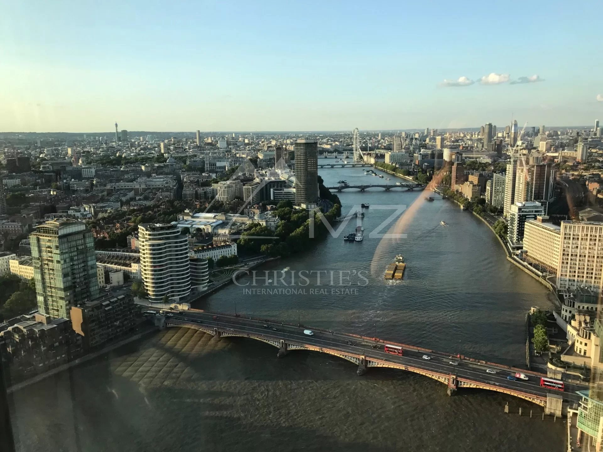 VEREINIGTES KÖNIGREICH - LONDON - IN EINEM PRESTIGETRÄCHTIGEN KOMPLEX