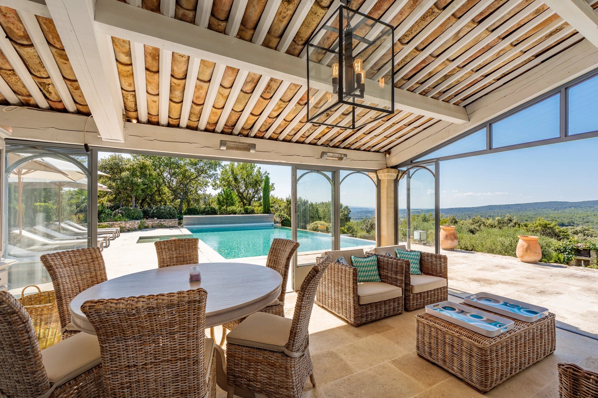 Gordes - Magnifique propriété avec piscine chauffée