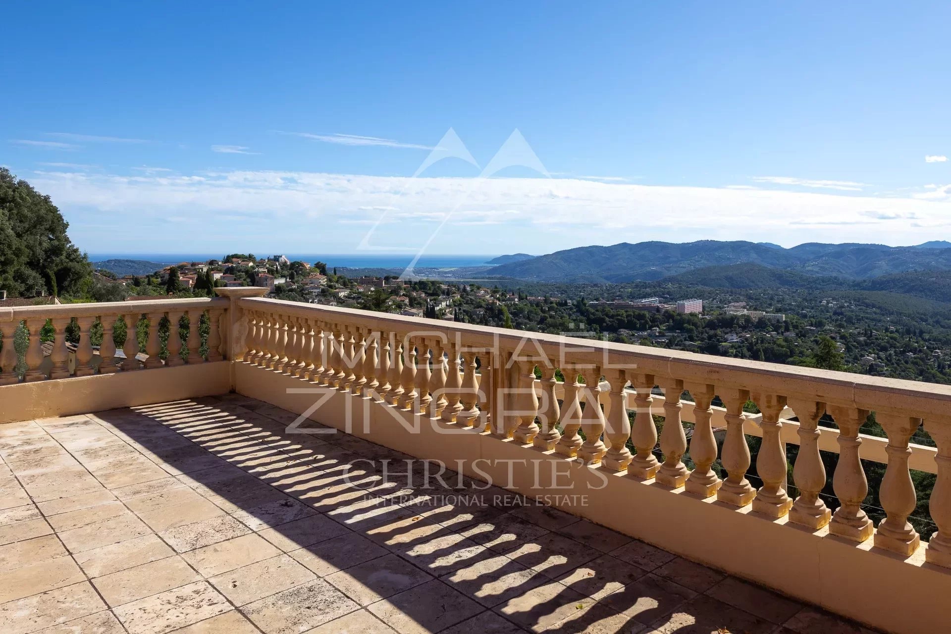 Villa 10p avec Belvedere sur la mer les collines et l'Esterel