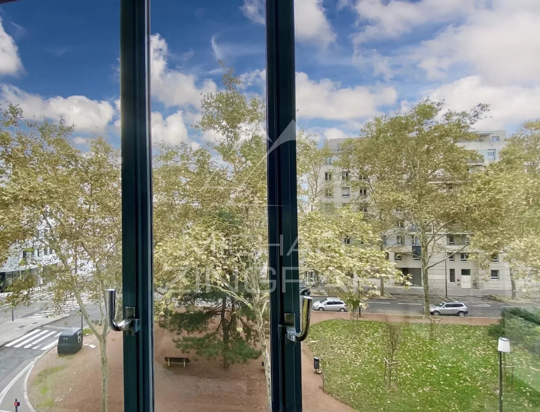 Elégant appartement rénové, très lumineux, sans vis à vis, avec jardin d'hiver