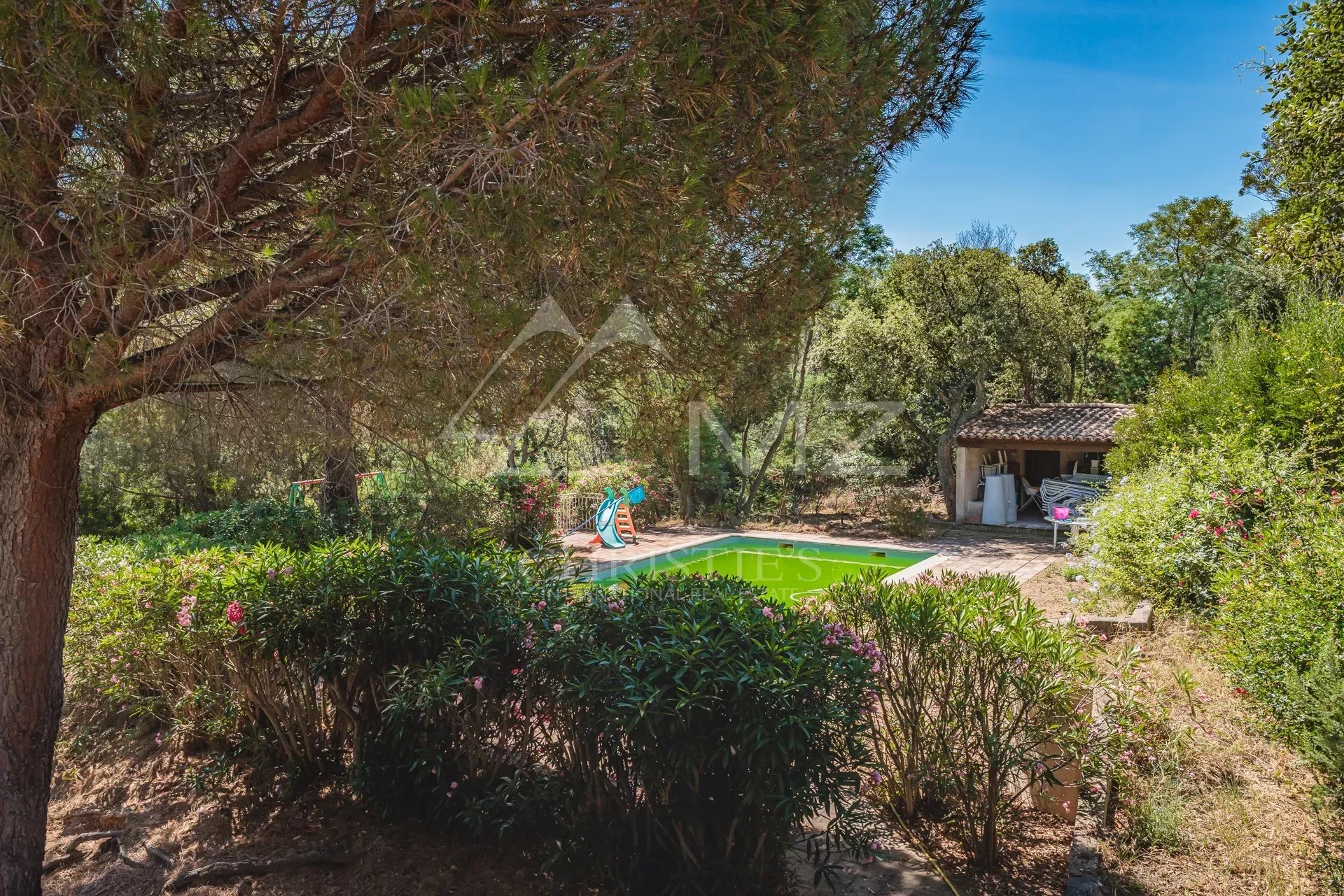 UP FOR GRABS - VILLA TO RENOVATE WITH SEA VIEW - GRIMAUD