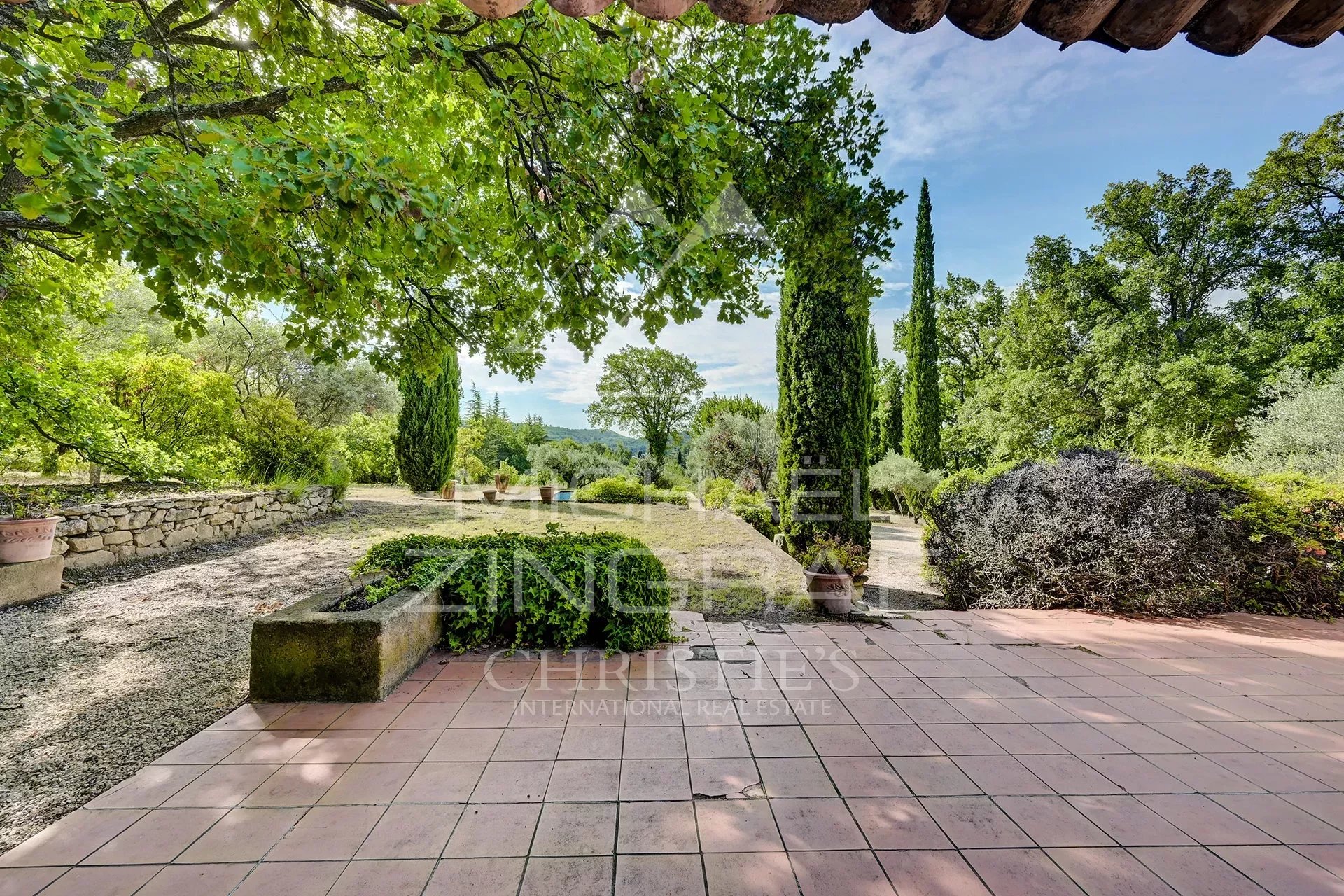 Propriété avec vue sur le château de Lourmarin