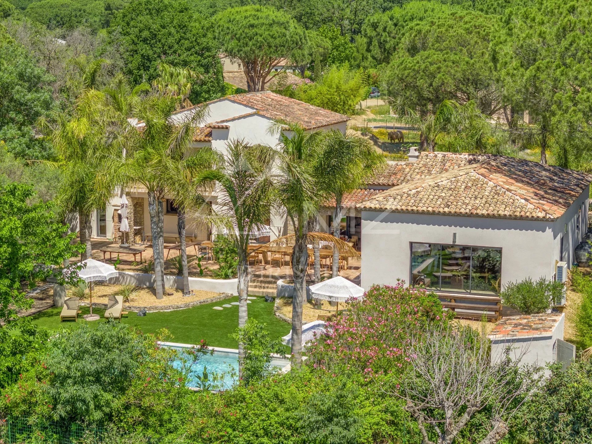 VILLA WITH CHARACTER - VIEW OF GRIMAUD CASTLE