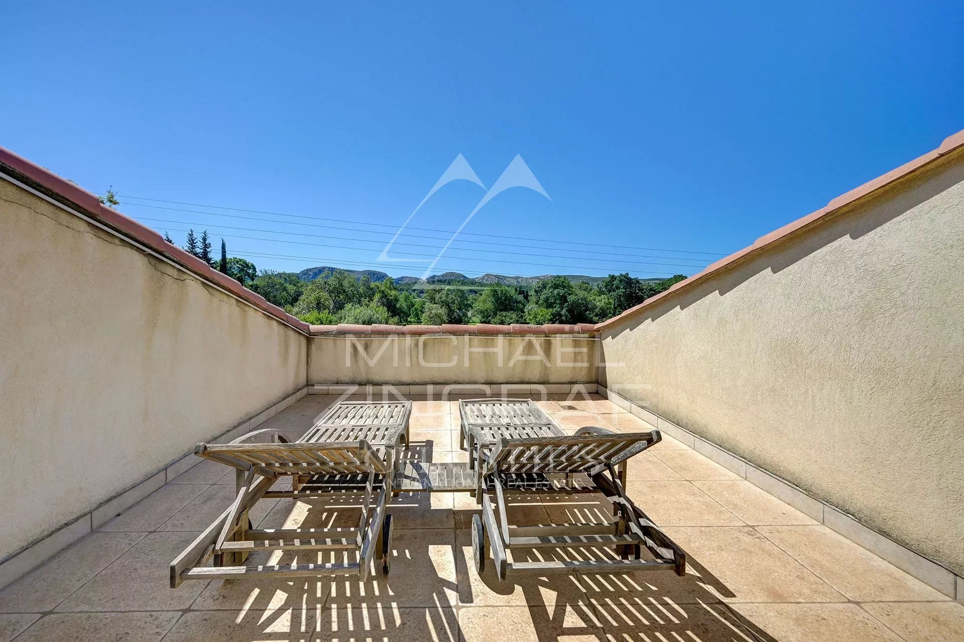 Sole agent, Saint Victoret Provençal house with swimming pool