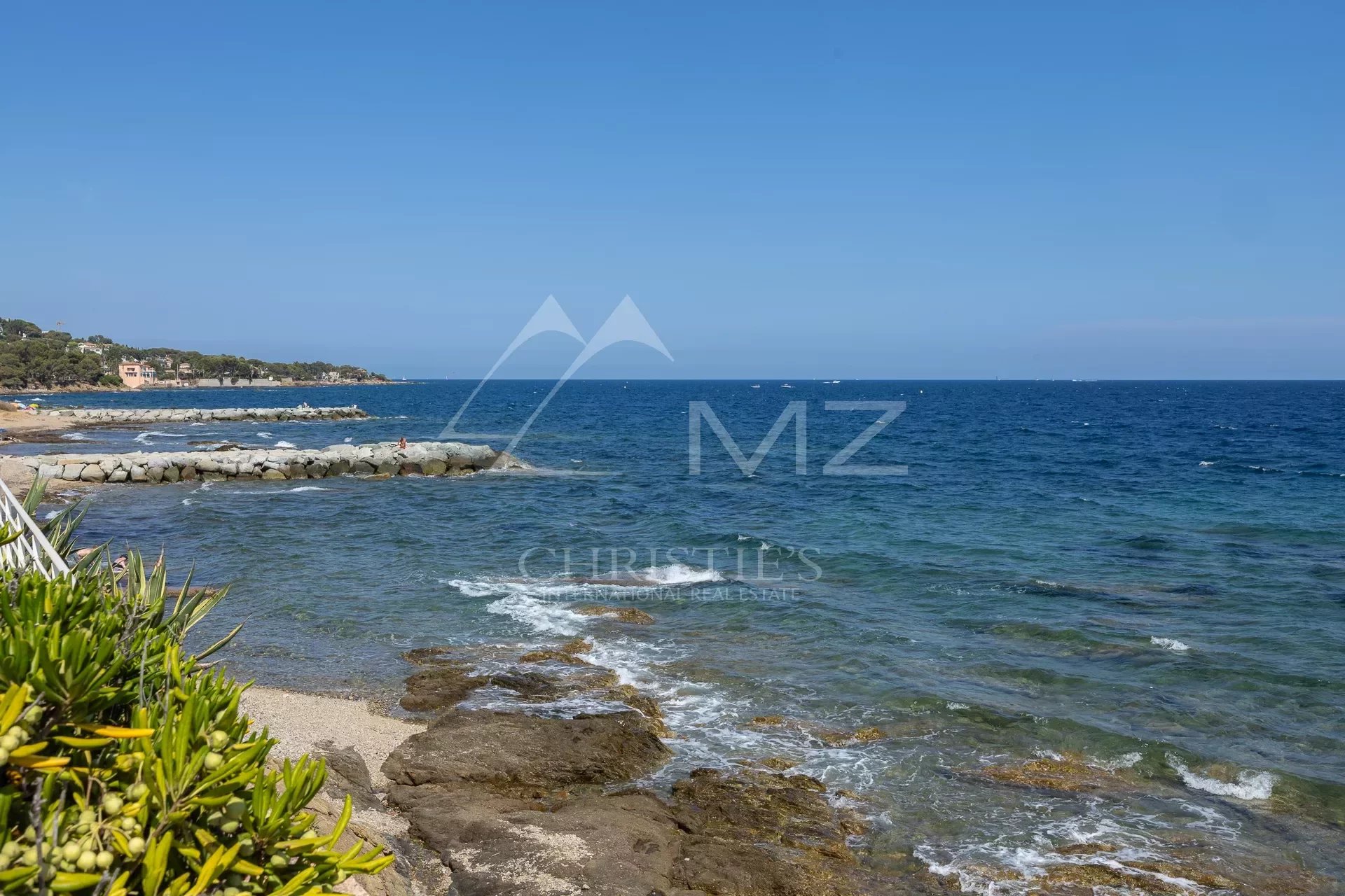 Les Issambres - Villa mit den Füßen im Wasser zwischen Cannes und Saint-Tropez