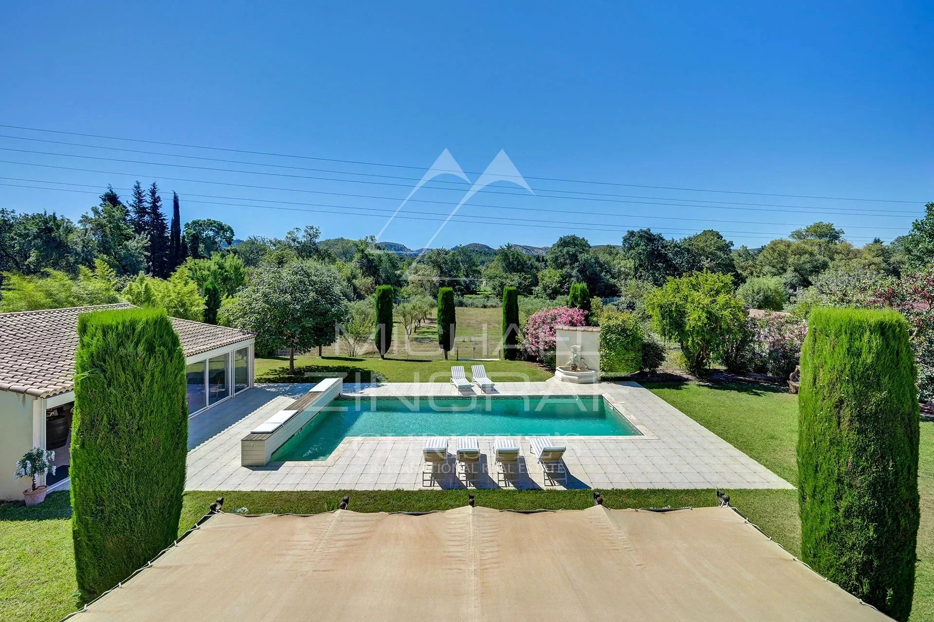 Sole agent, Saint Victoret Provençal house with swimming pool