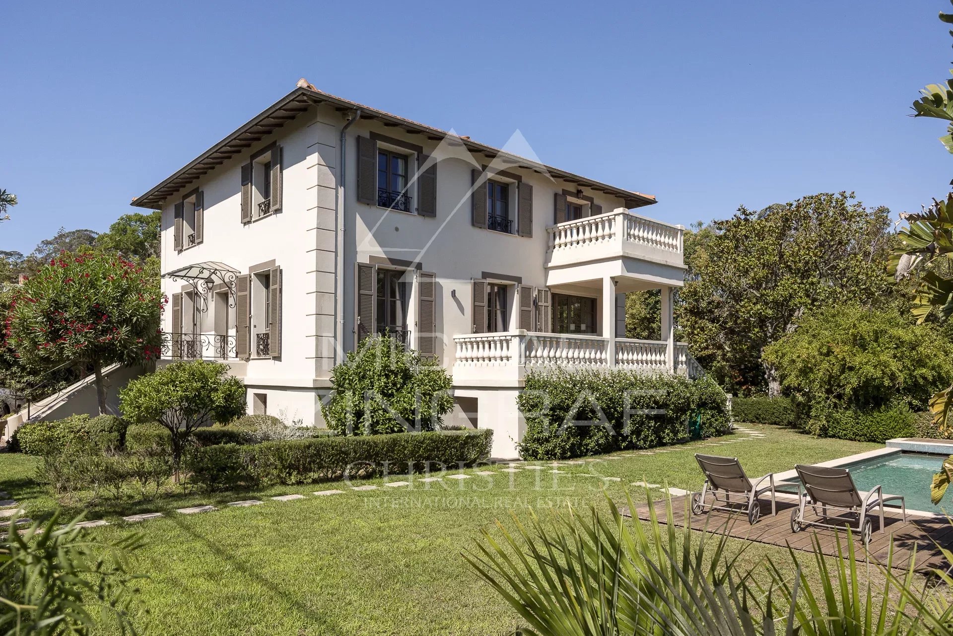 Exclusivity- Elegance and Comfort: Discover This Prestigious Home