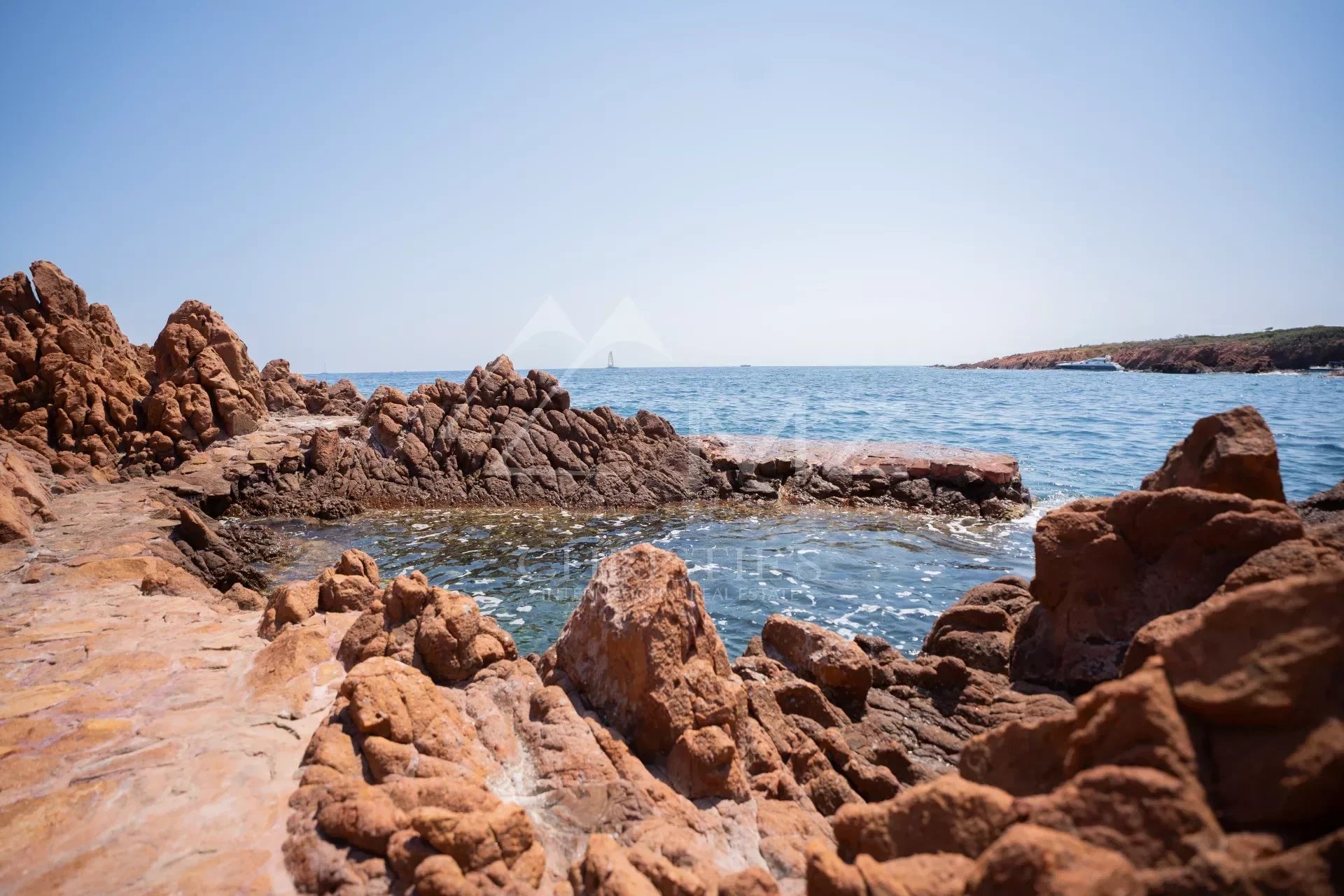 Zwischen Cannes und Saint-Tropez - Anthéor - Villa mit den Füßen im Wasser