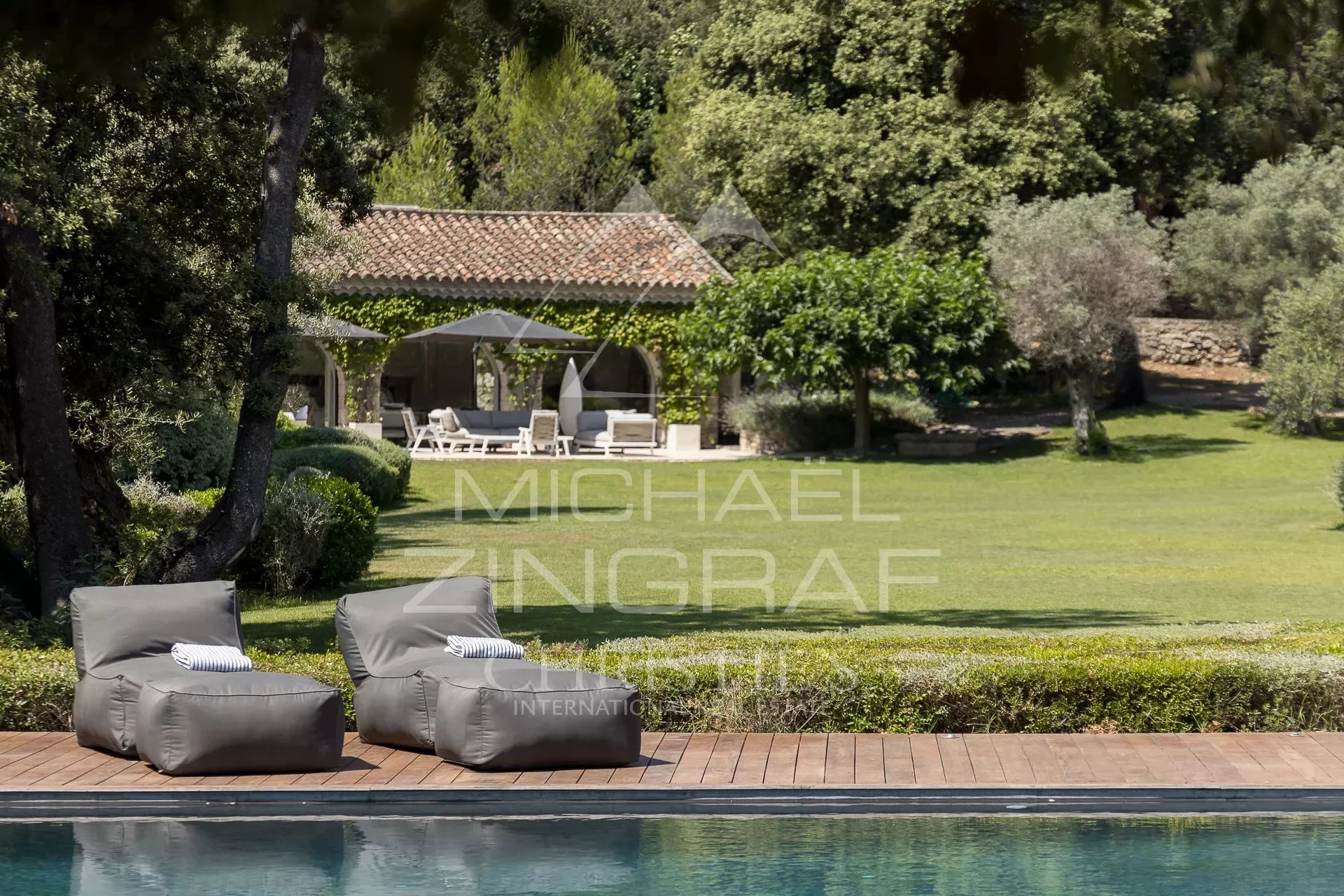 Close to Cannes -  6 bedrooms Villa in a park