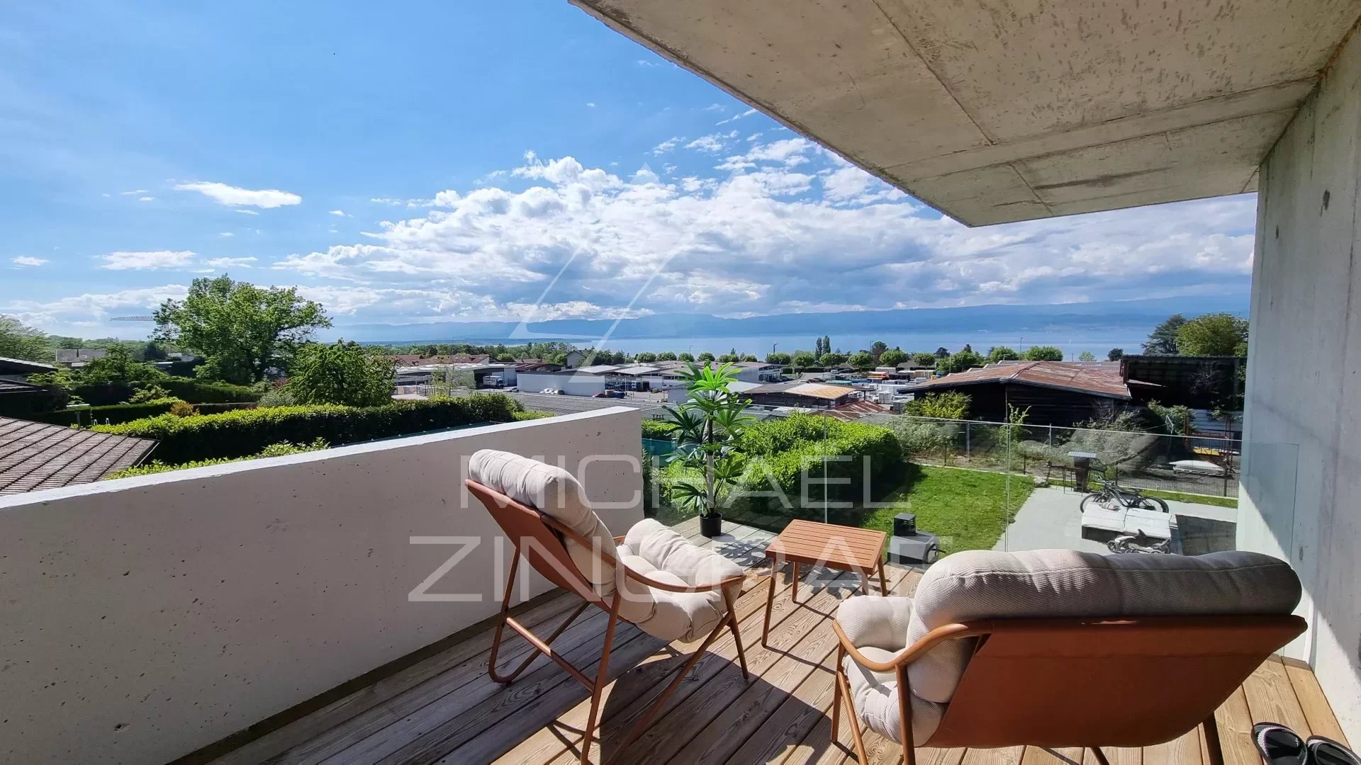 View over the Geneva lake - Contemporary house