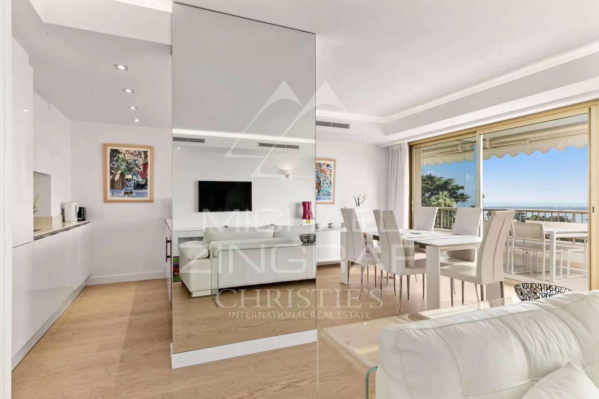 SOLE AGENT: Magnificent contemporary apartment