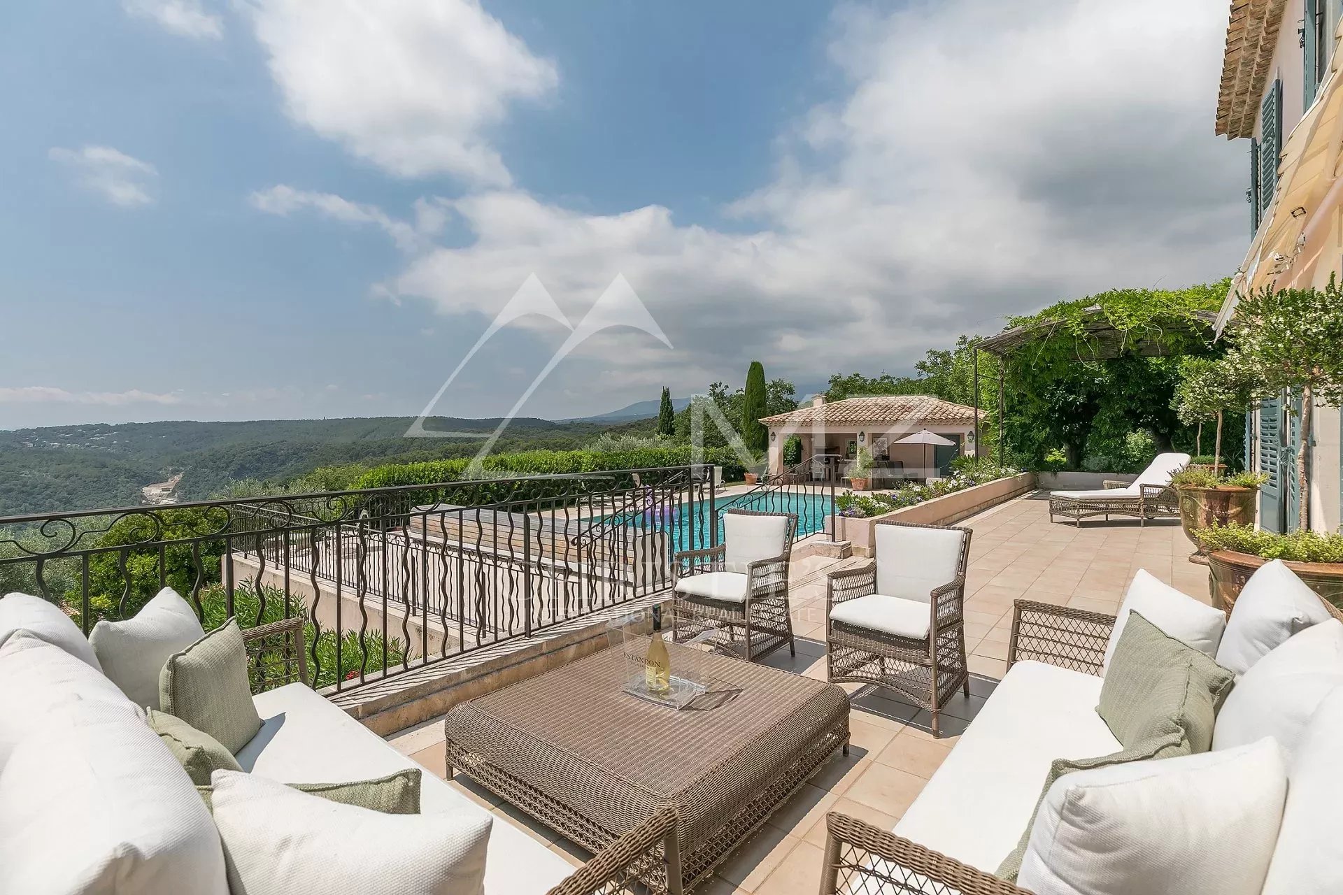 Proche Saint-Paul-de-Vence - Villa provençale avec vue panoramique